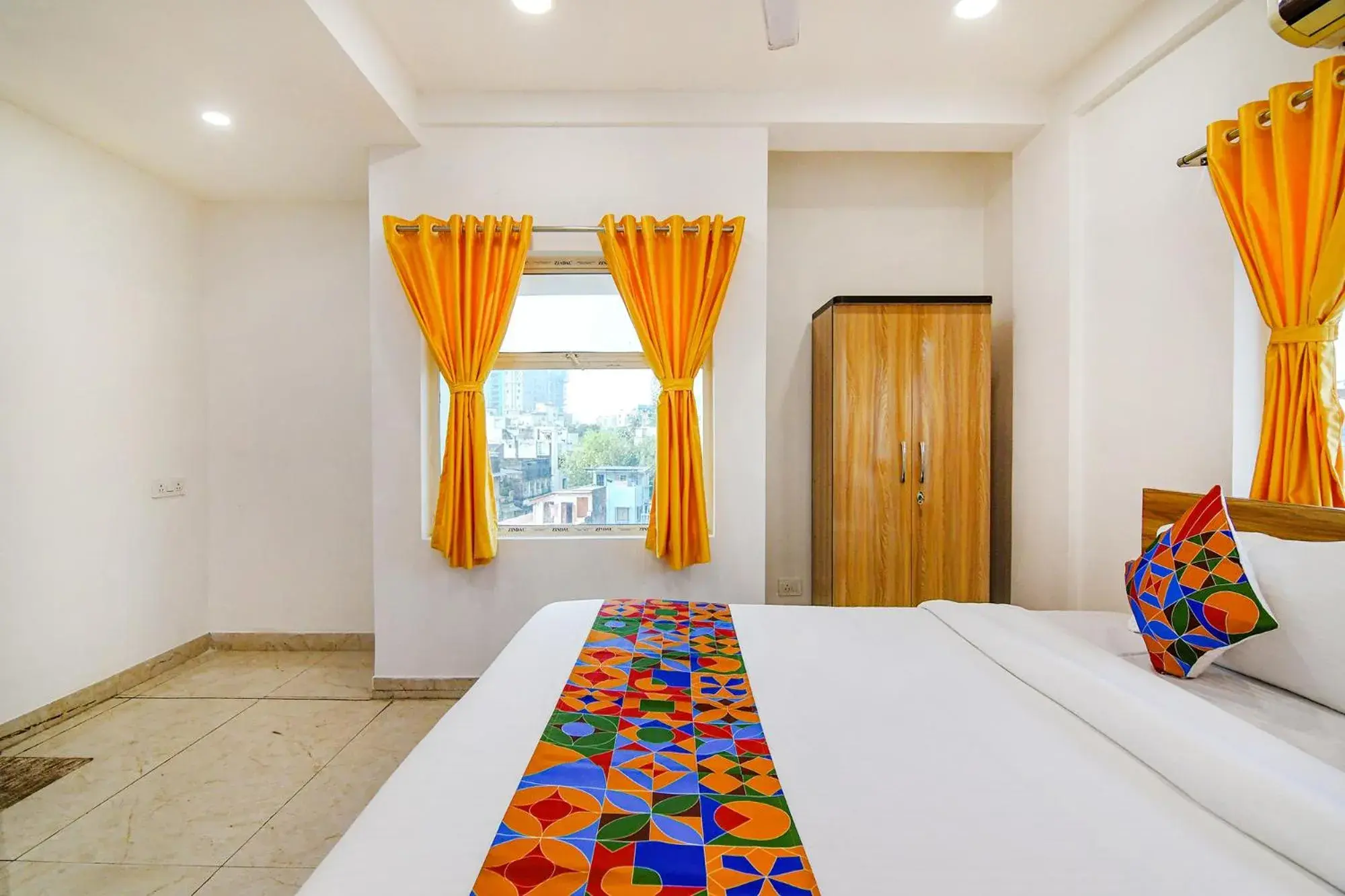 Bed in FabHotel Grand Hazra Inn - Nr Ballygunge Station Bed in FabHotel Grand Hazra Inn - Nr Ballygunge Station