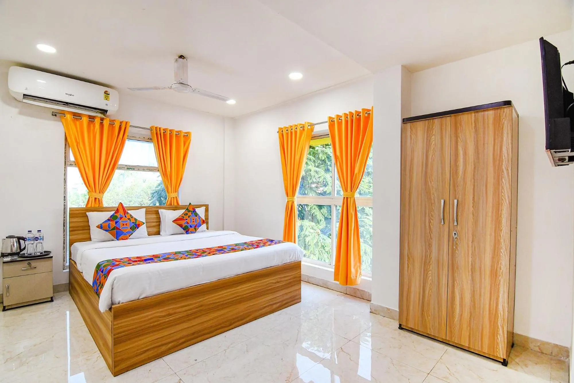 Bed in FabHotel Grand Hazra Inn - Nr Ballygunge Station