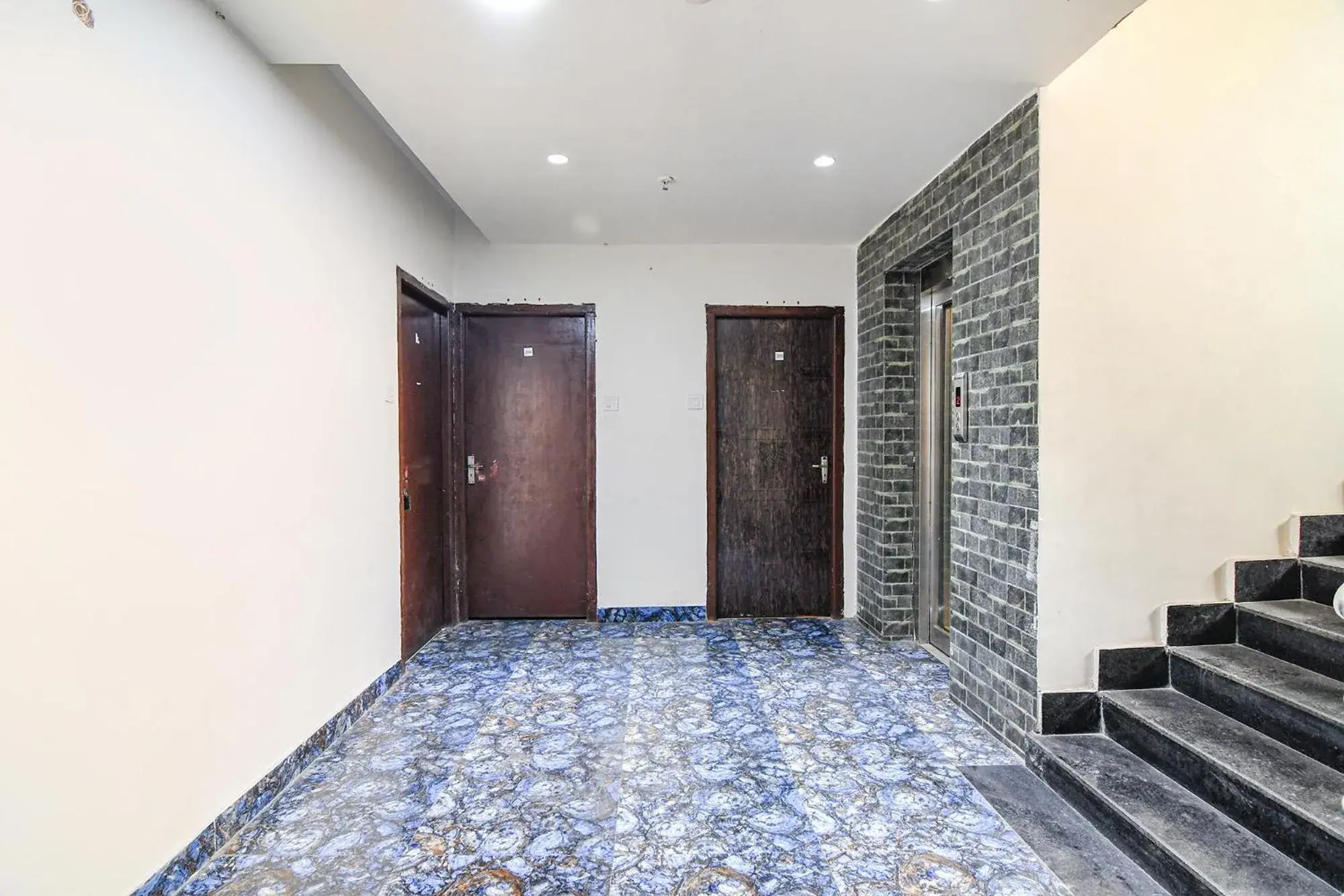 Lobby or reception in FabHotel Grand Hazra Inn - Nr Ballygunge Station Lobby or reception in FabHotel Grand Hazra Inn - Nr Ballygunge Station