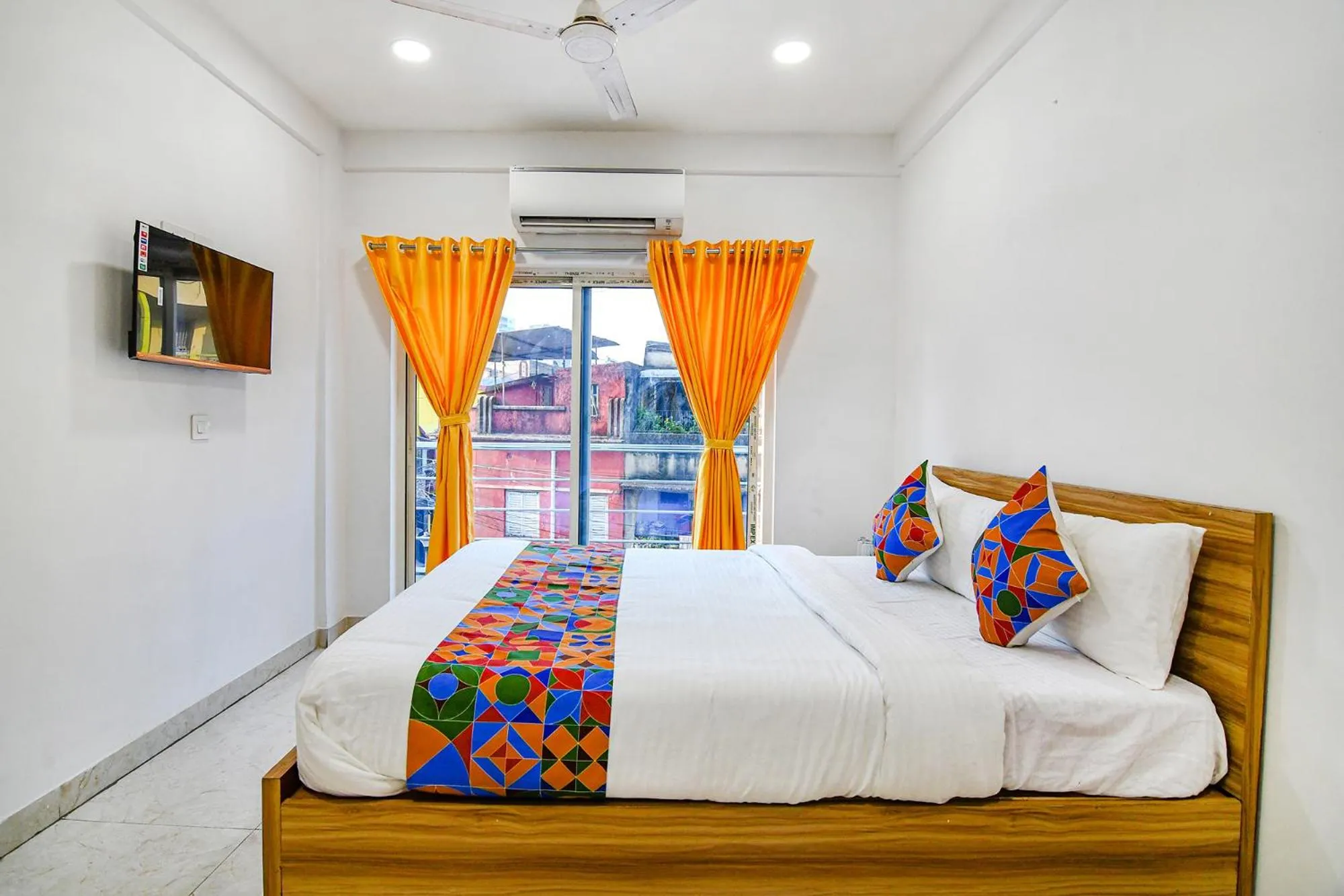 Bed in FabHotel Grand Hazra Inn - Nr Ballygunge Station