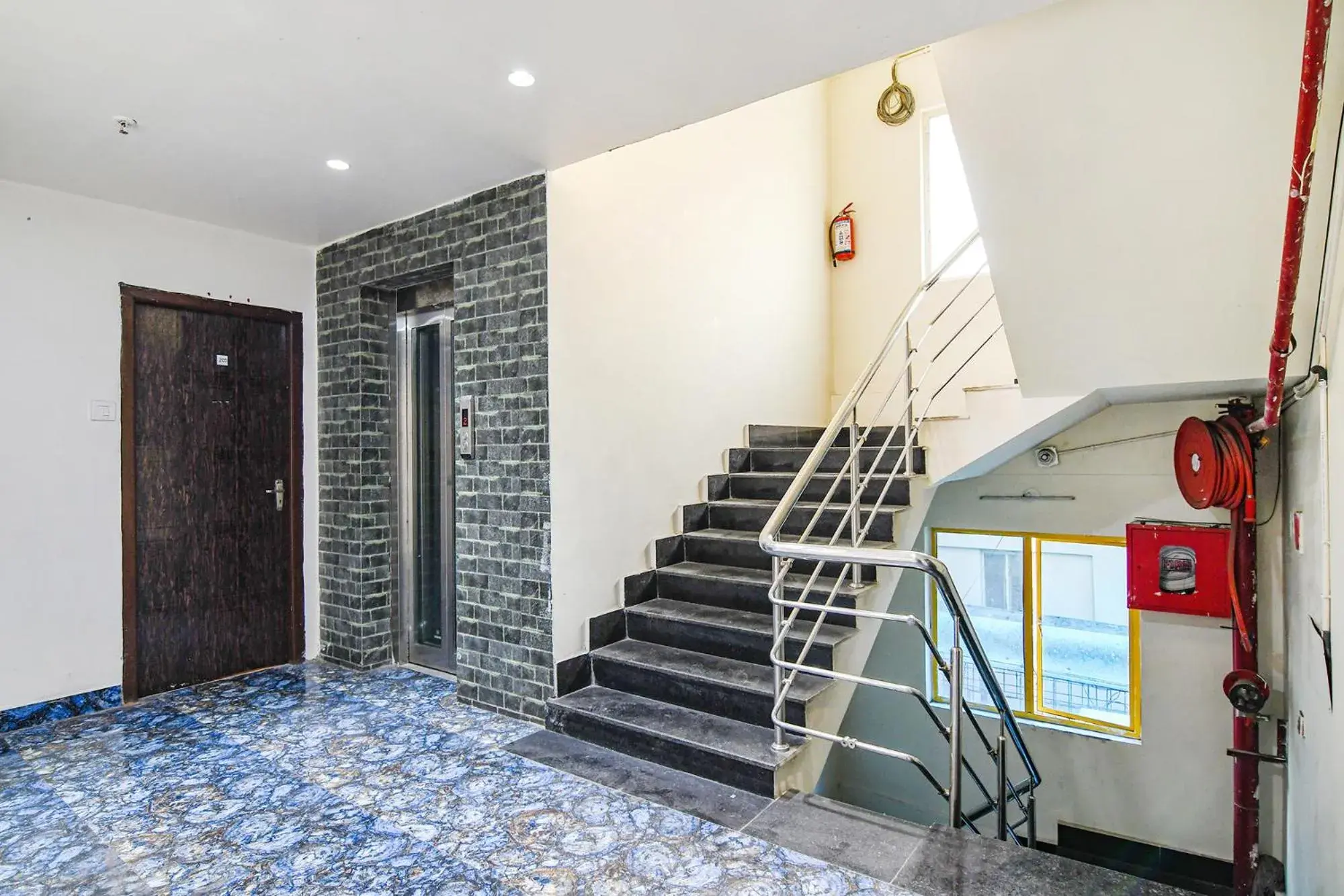 Lobby or reception in FabHotel Grand Hazra Inn - Nr Ballygunge Station Lobby or reception in FabHotel Grand Hazra Inn - Nr Ballygunge Station