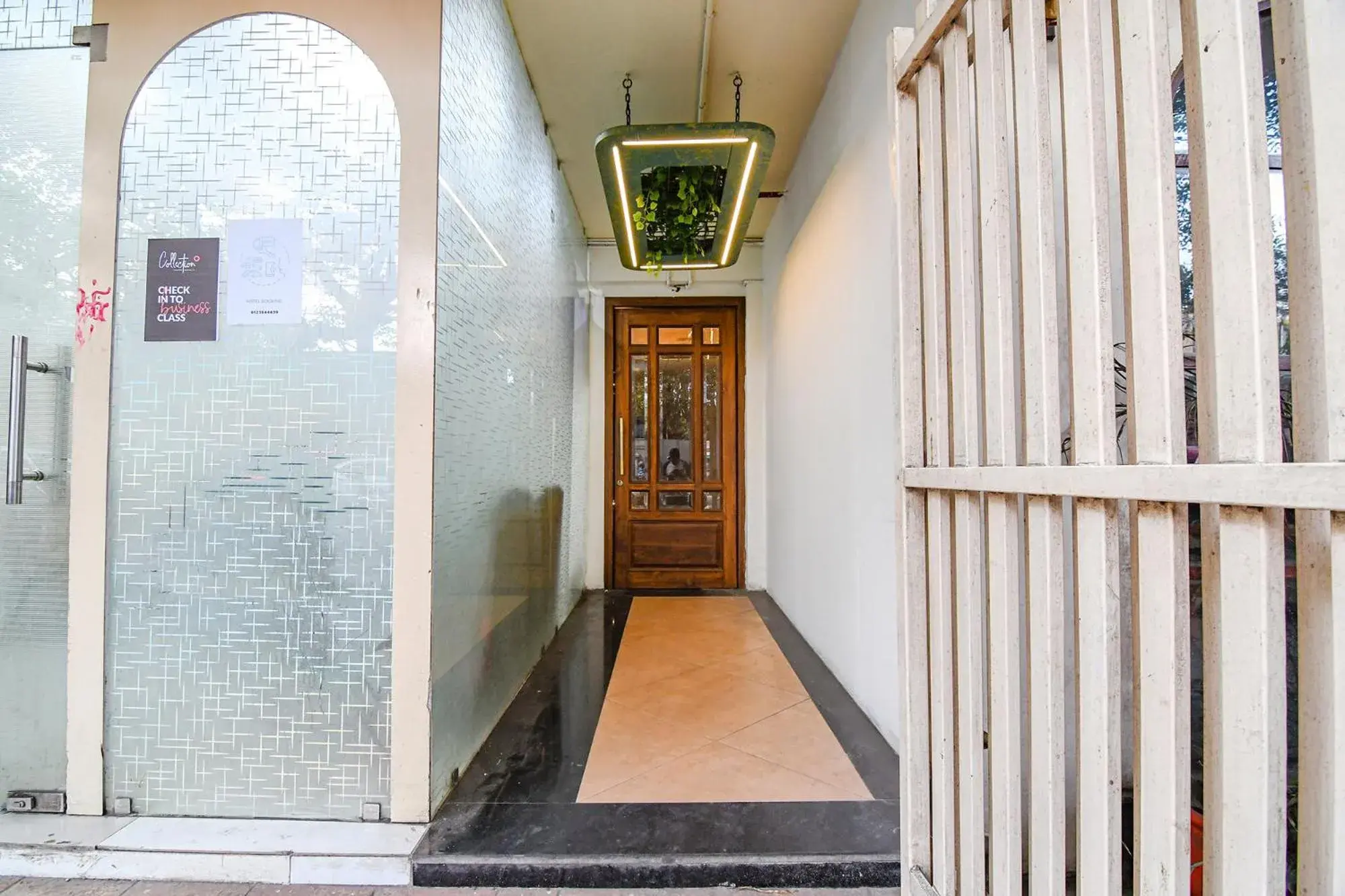 Facade/entrance in FabHotel Grand Hazra Inn - Nr Ballygunge Station Facade/entrance in FabHotel Grand Hazra Inn - Nr Ballygunge Station