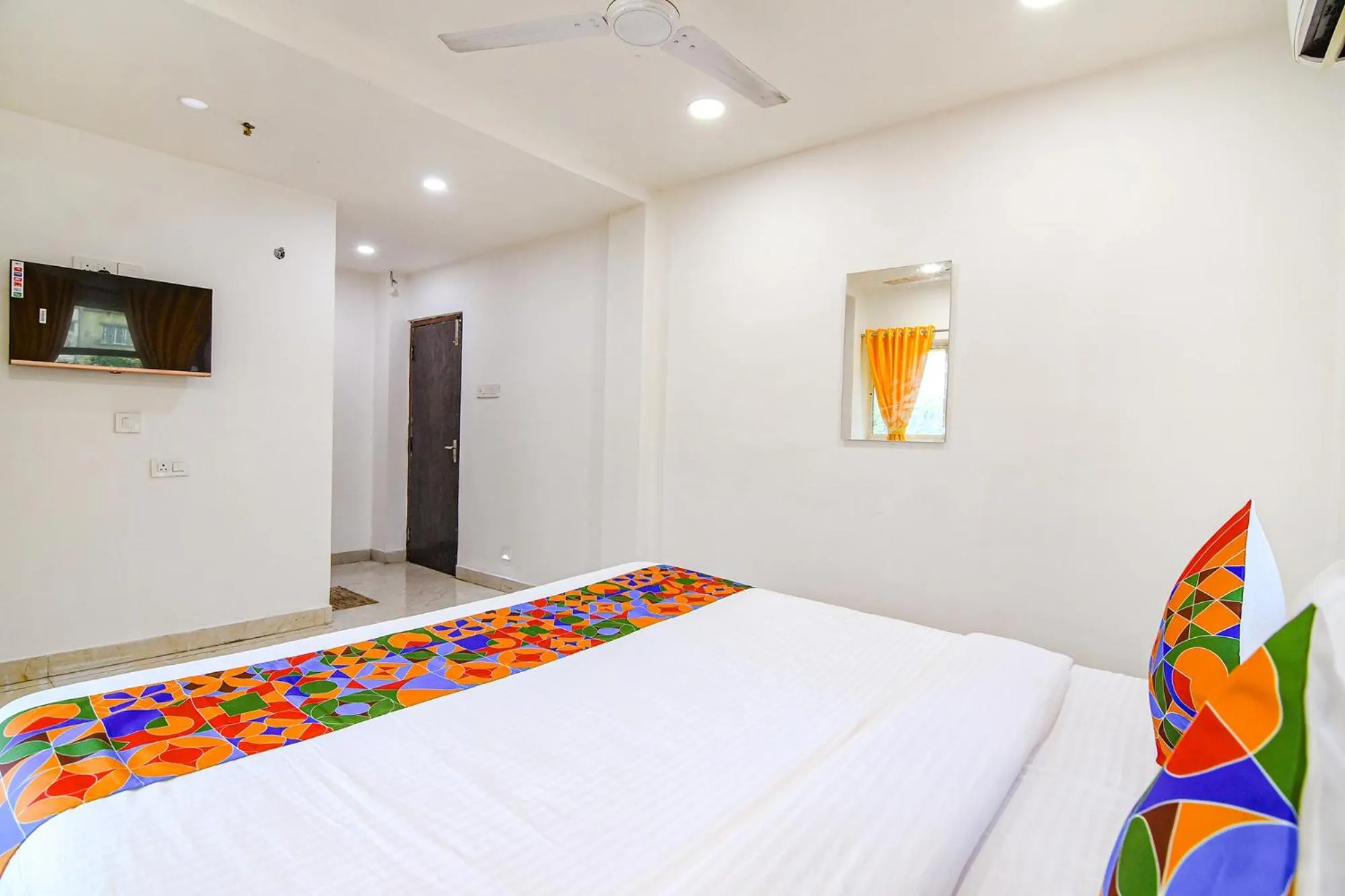 Bed in FabHotel Grand Hazra Inn - Nr Ballygunge Station