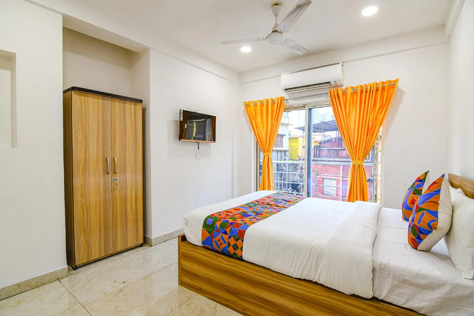 Bed in FabHotel Grand Hazra Inn - Nr Ballygunge Station