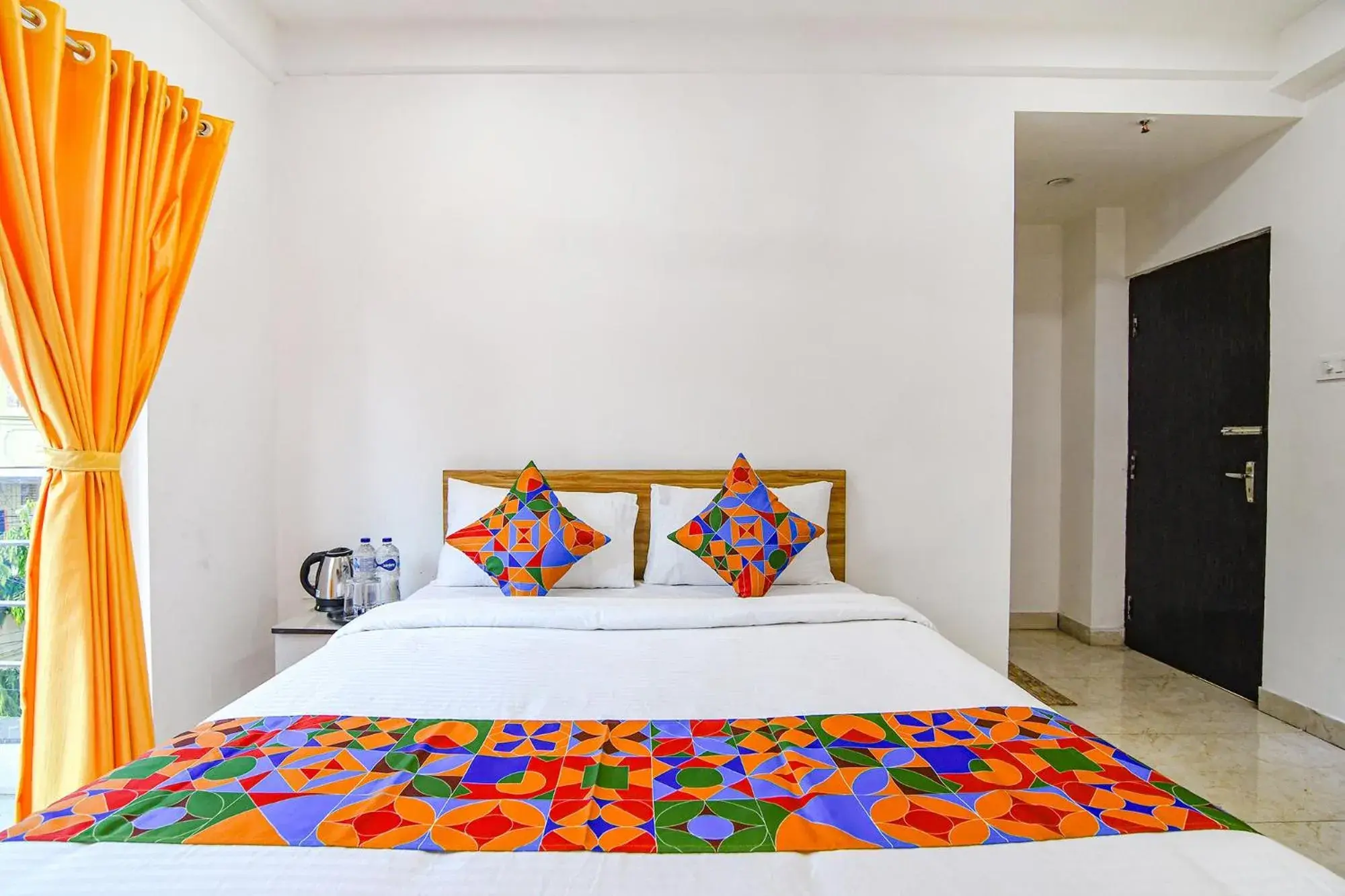 Bed in FabHotel Grand Hazra Inn - Nr Ballygunge Station Bed in FabHotel Grand Hazra Inn - Nr Ballygunge Station