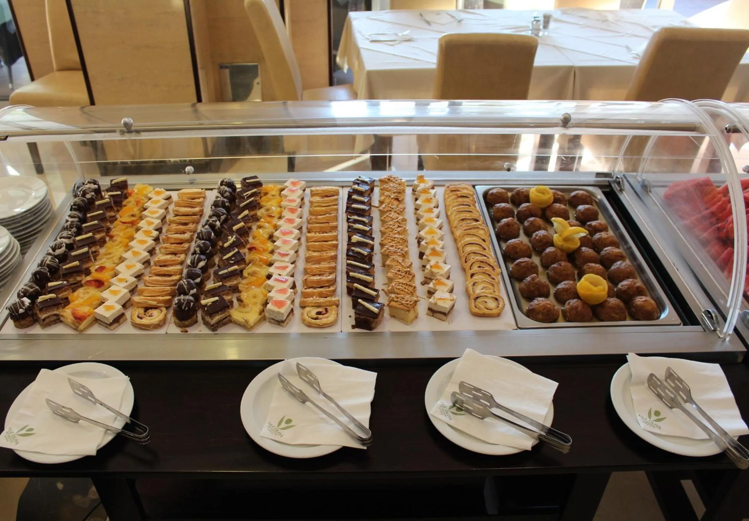 Restaurant/places to eat in Vile Oliva Hotel & Resort