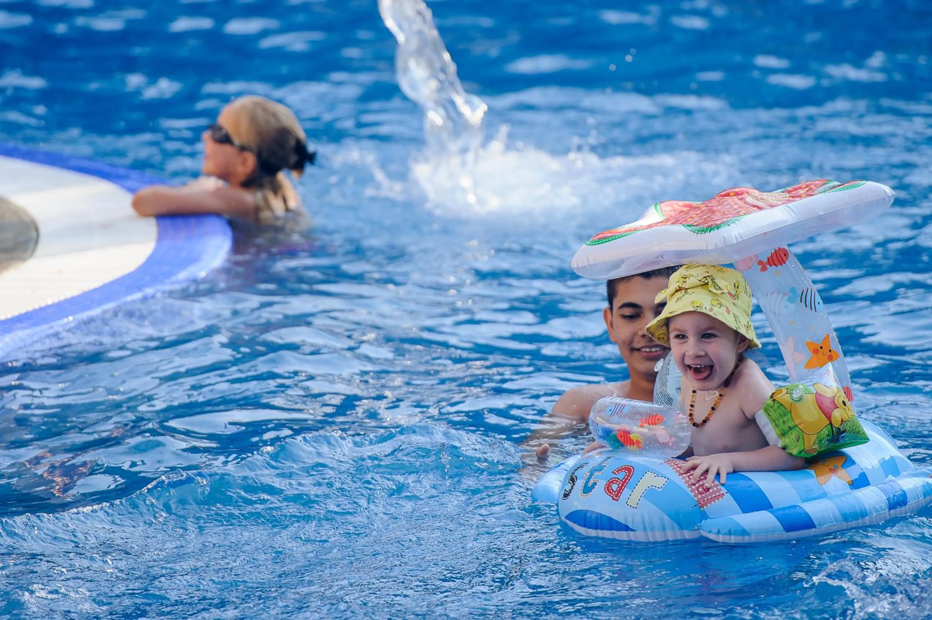 People in Vile Oliva Hotel & Resort