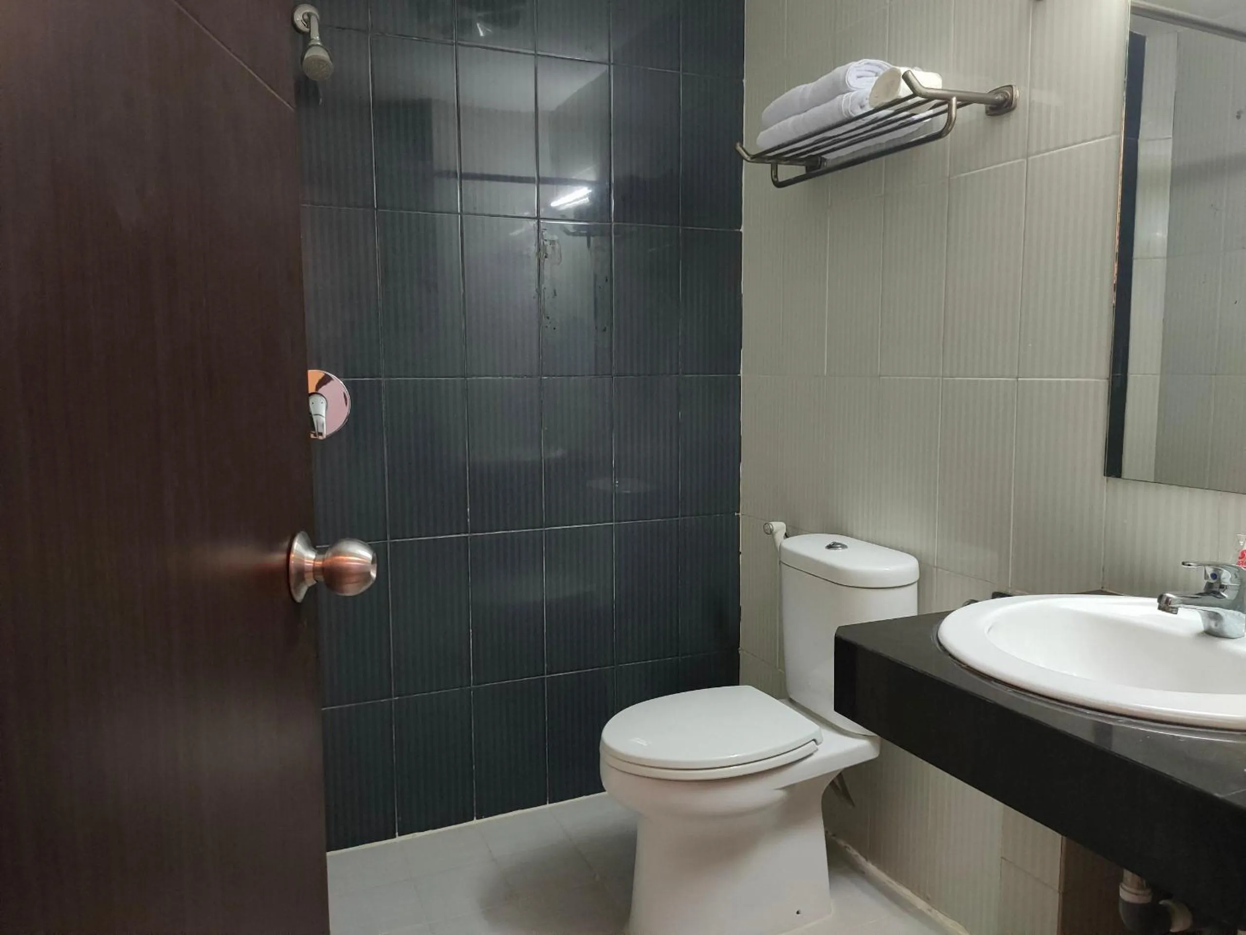 Bathroom in Hotel O Hasma Jaya Syariah
