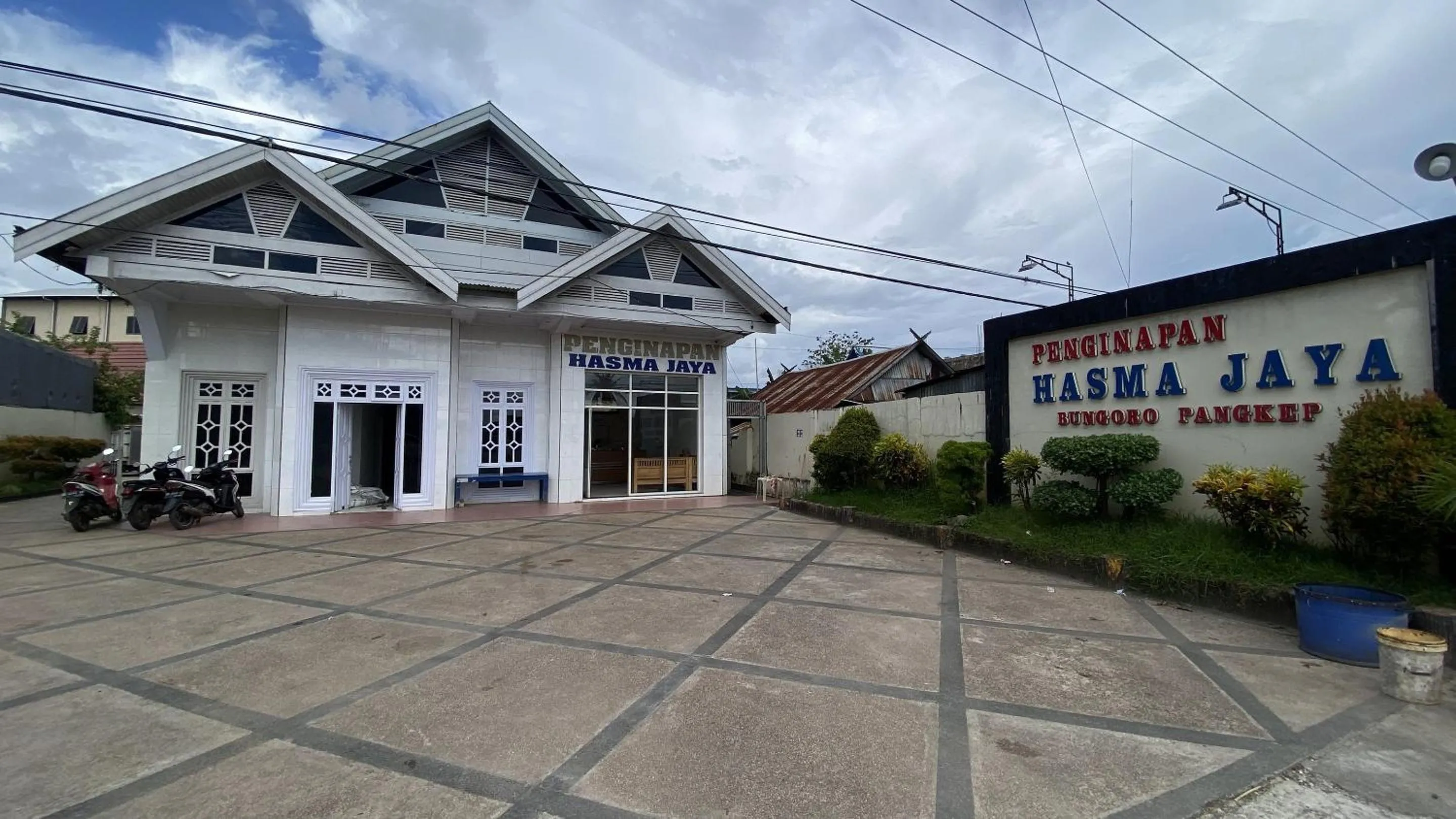 Facade/entrance in Hotel O Hasma Jaya Syariah
