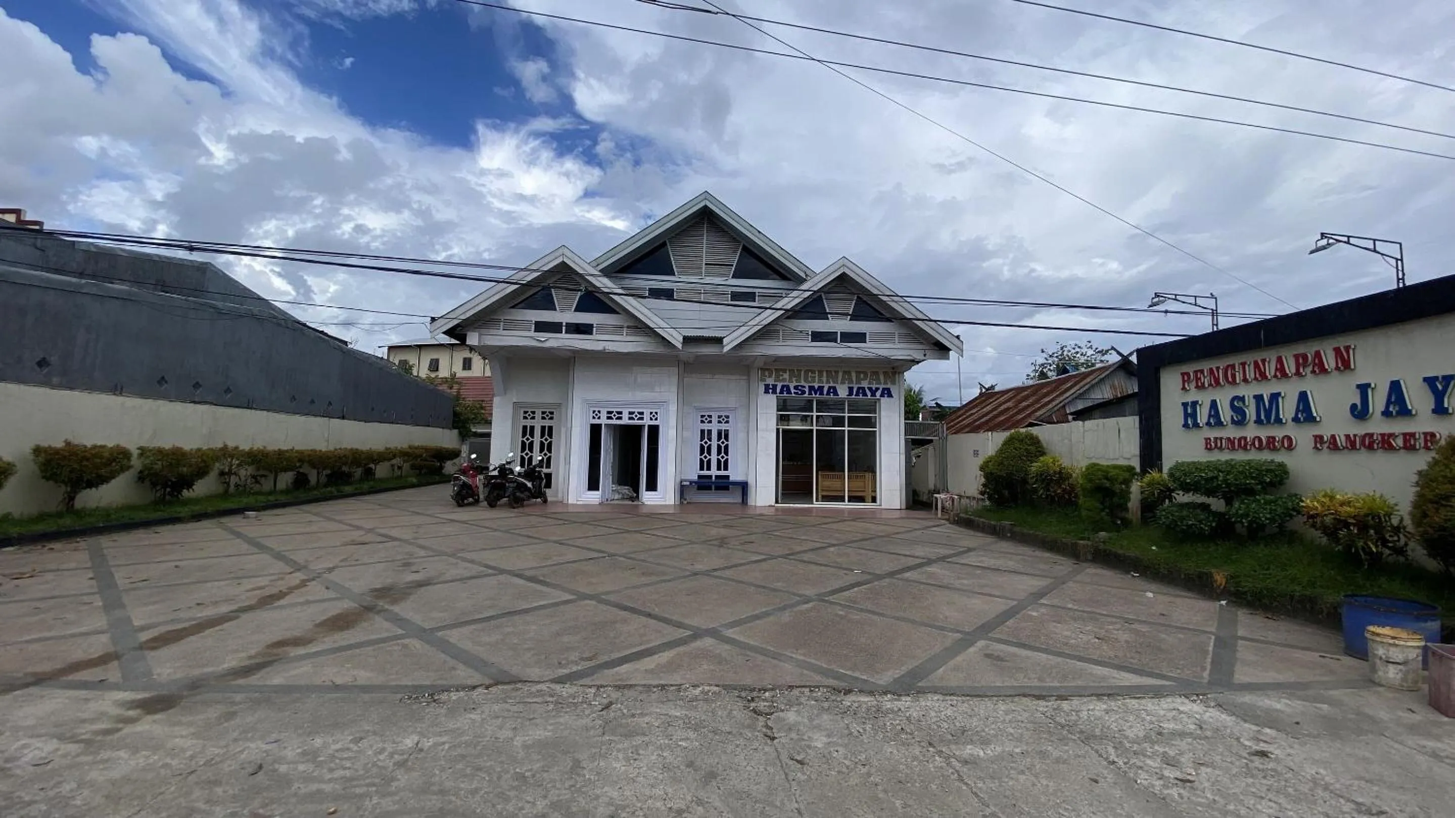 Facade/entrance in Hotel O Hasma Jaya Syariah