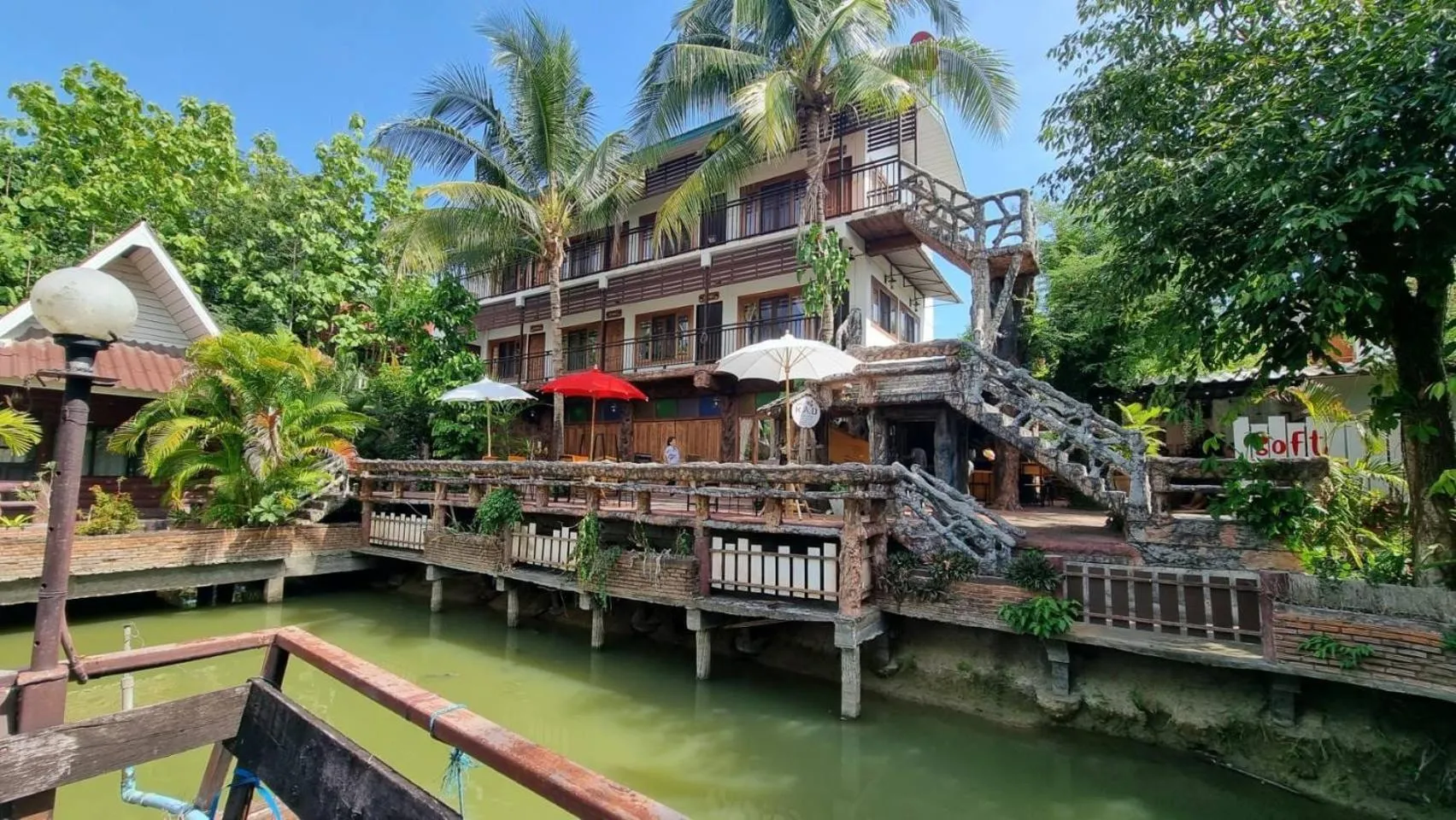 Inner courtyard view in Soft Resort Kad Farang Hangdong