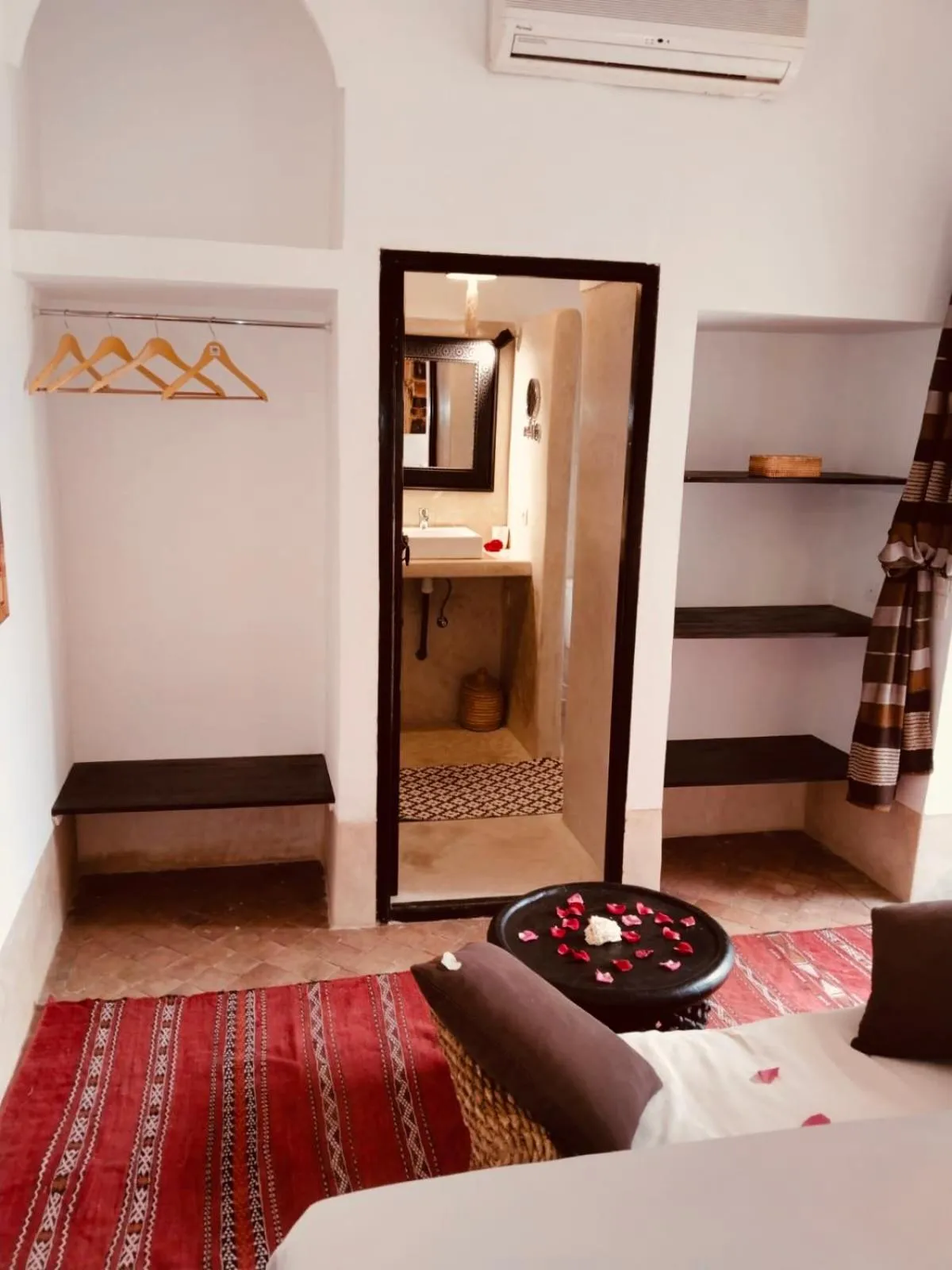 Living room, Bed in Riad Les 5 Soeurs