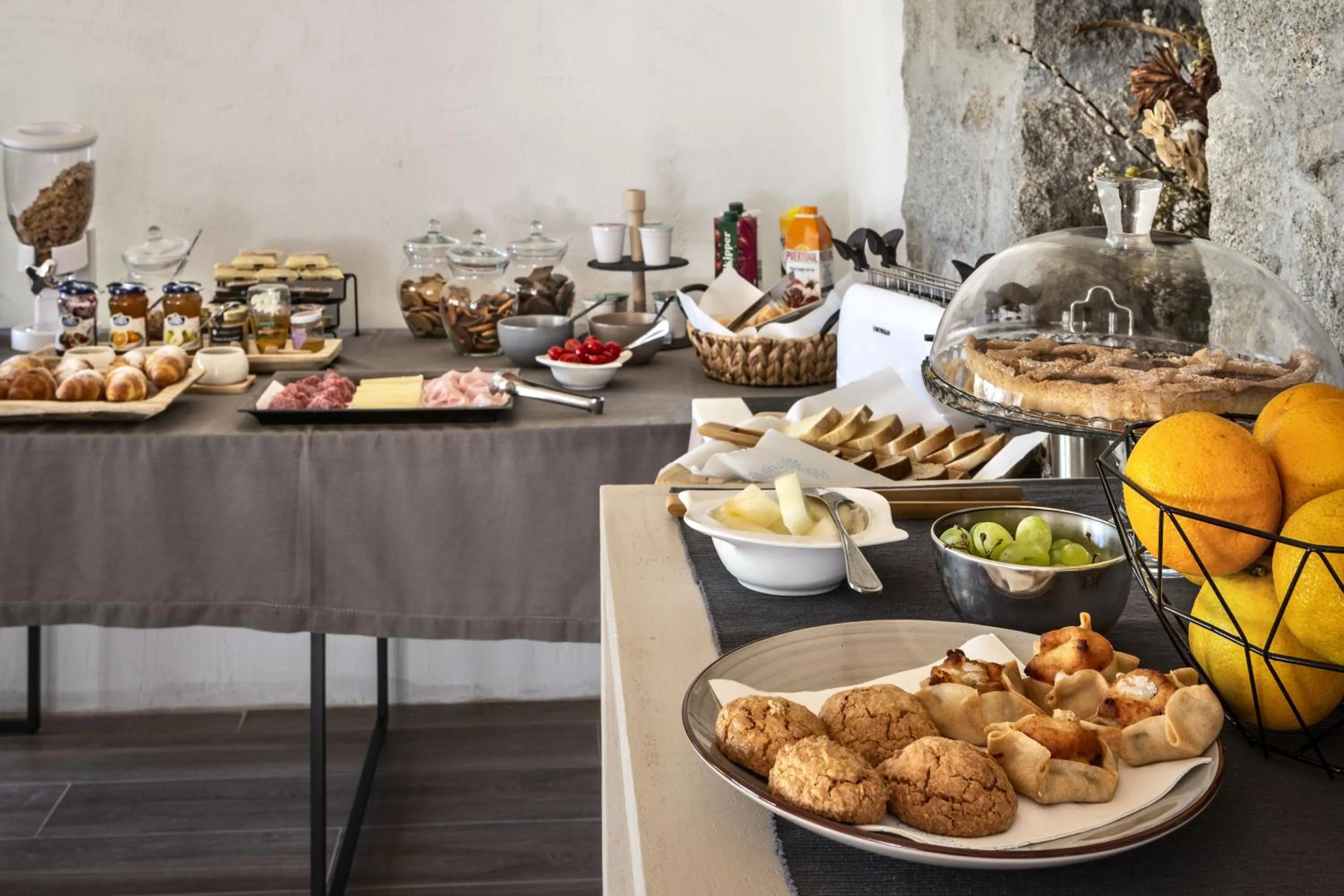 Breakfast in Uddastri Retreat