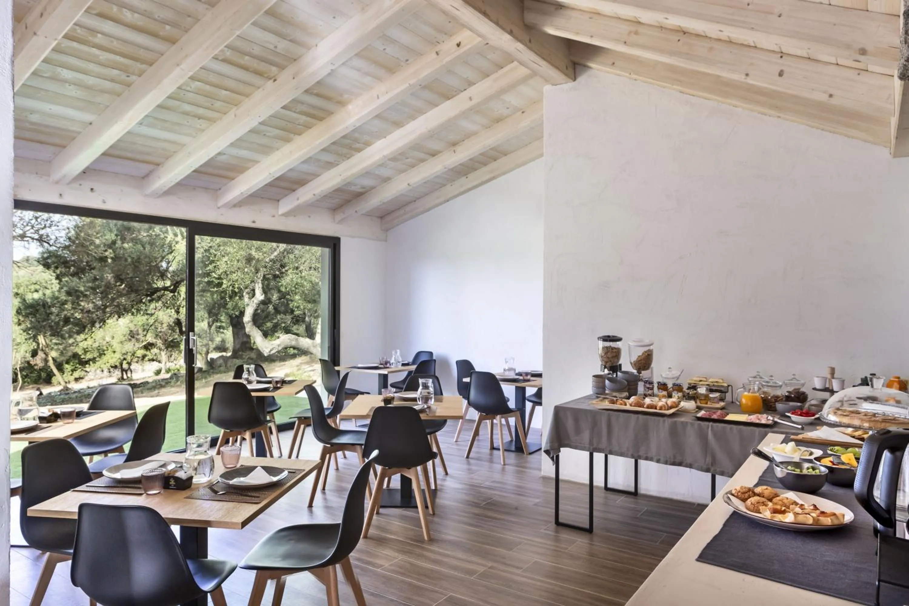 Breakfast in Uddastri Retreat