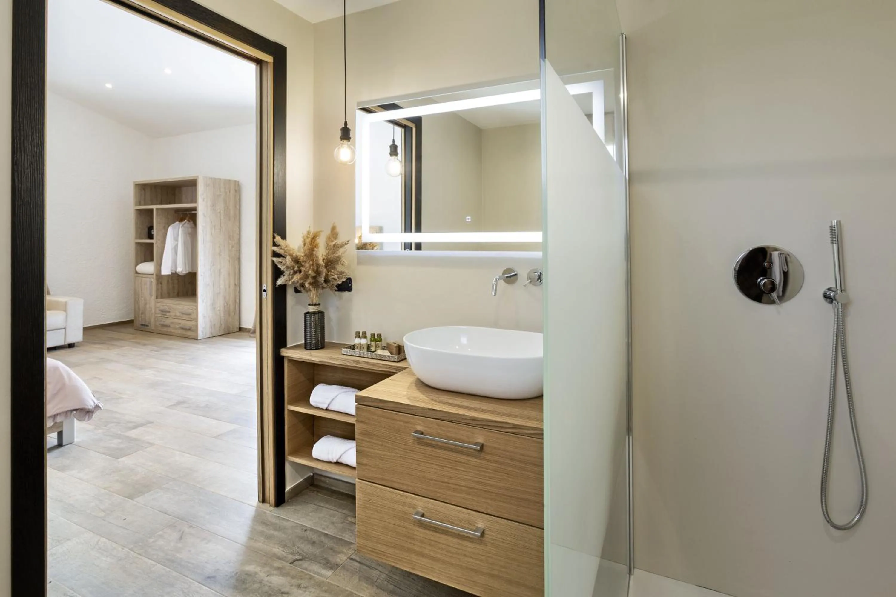 Shower in Uddastri Retreat