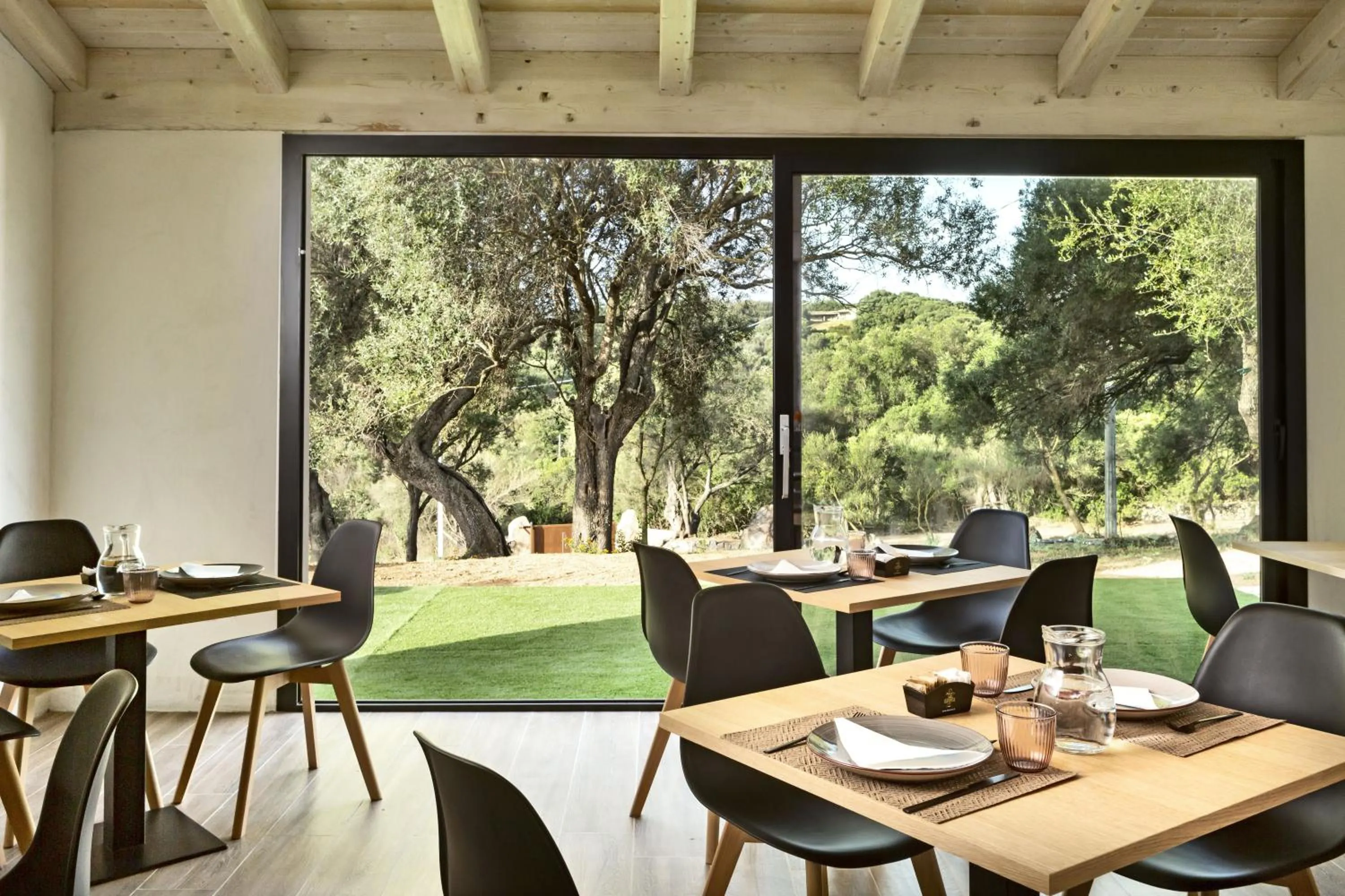 Breakfast in Uddastri Retreat