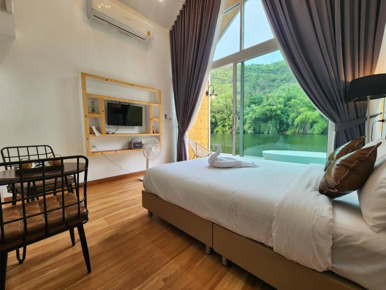 Bedroom, Bed in Lake Hill Resort Kanchanaburi