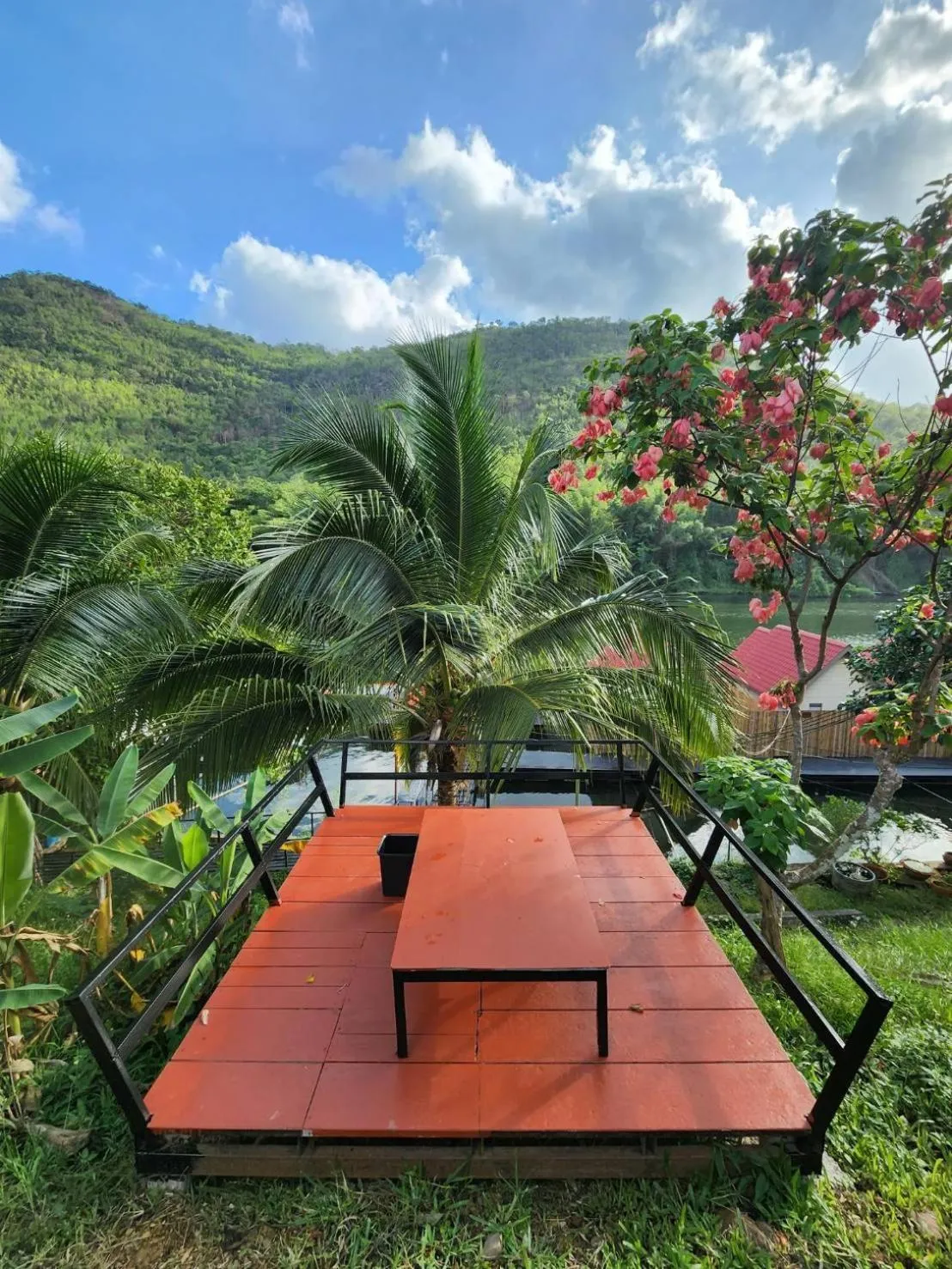 Lake Hill Resort Kanchanaburi