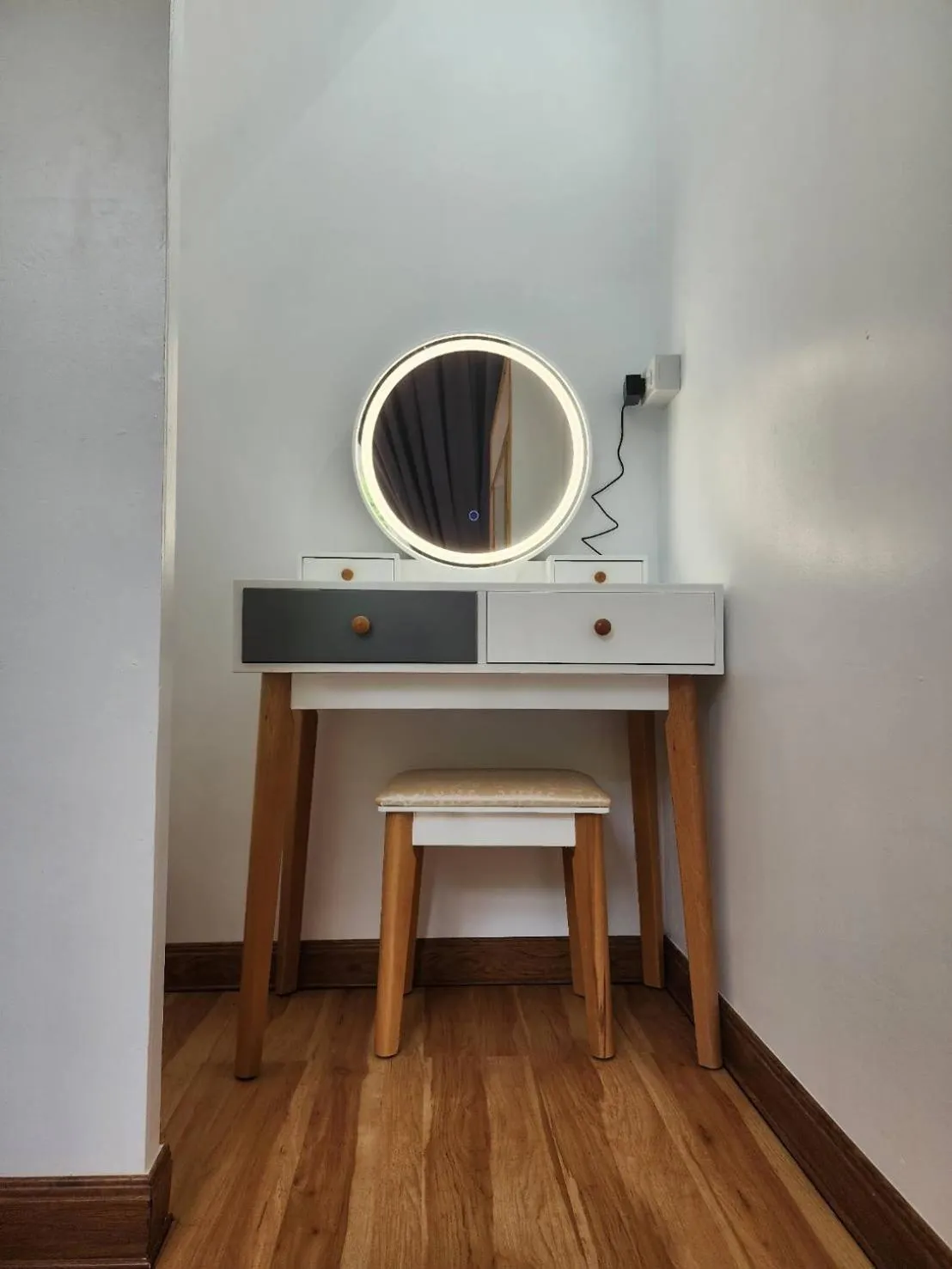 hair dresser in Lake Hill Resort Kanchanaburi