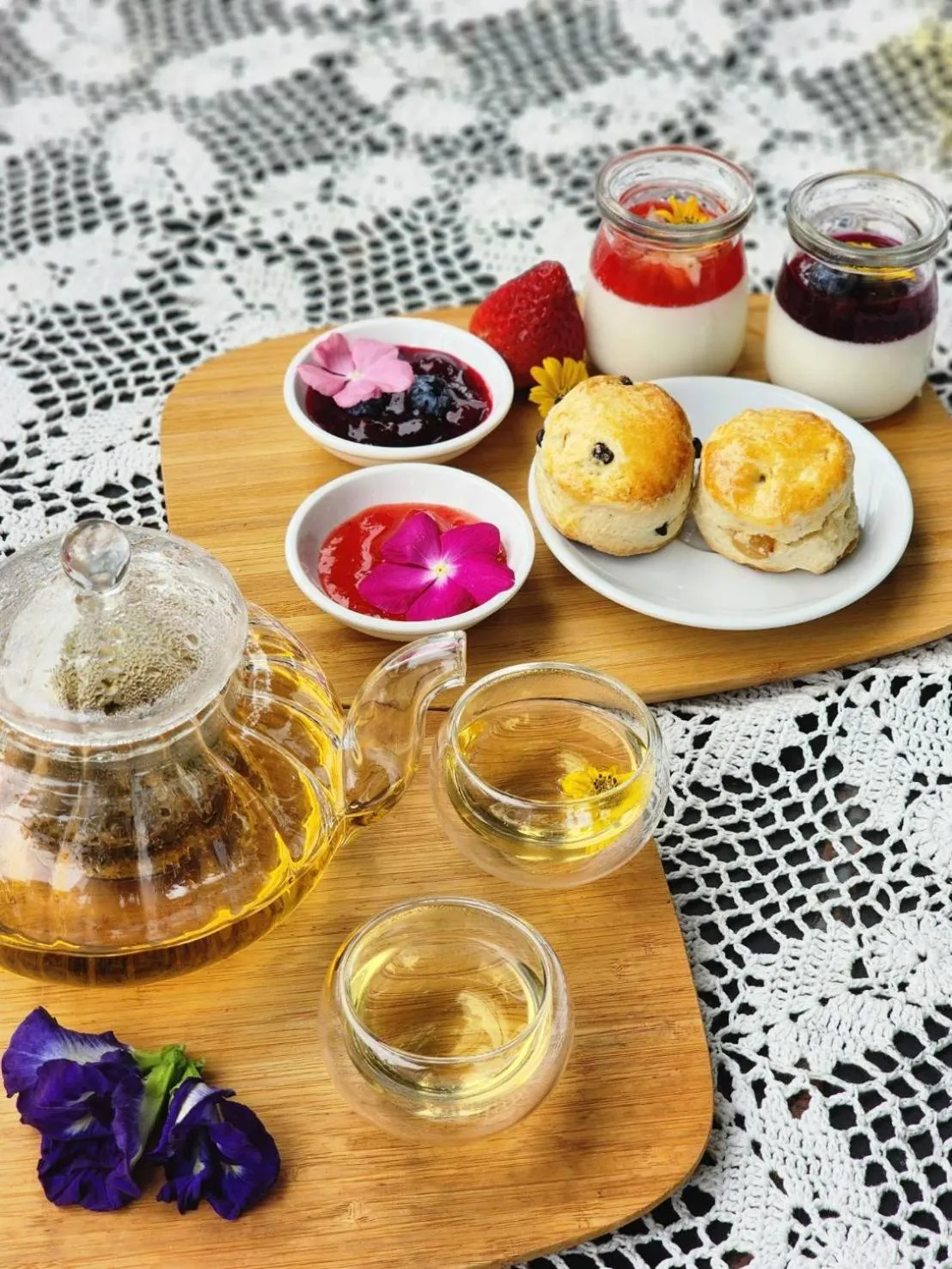 Food and drinks in Lake Hill Resort Kanchanaburi