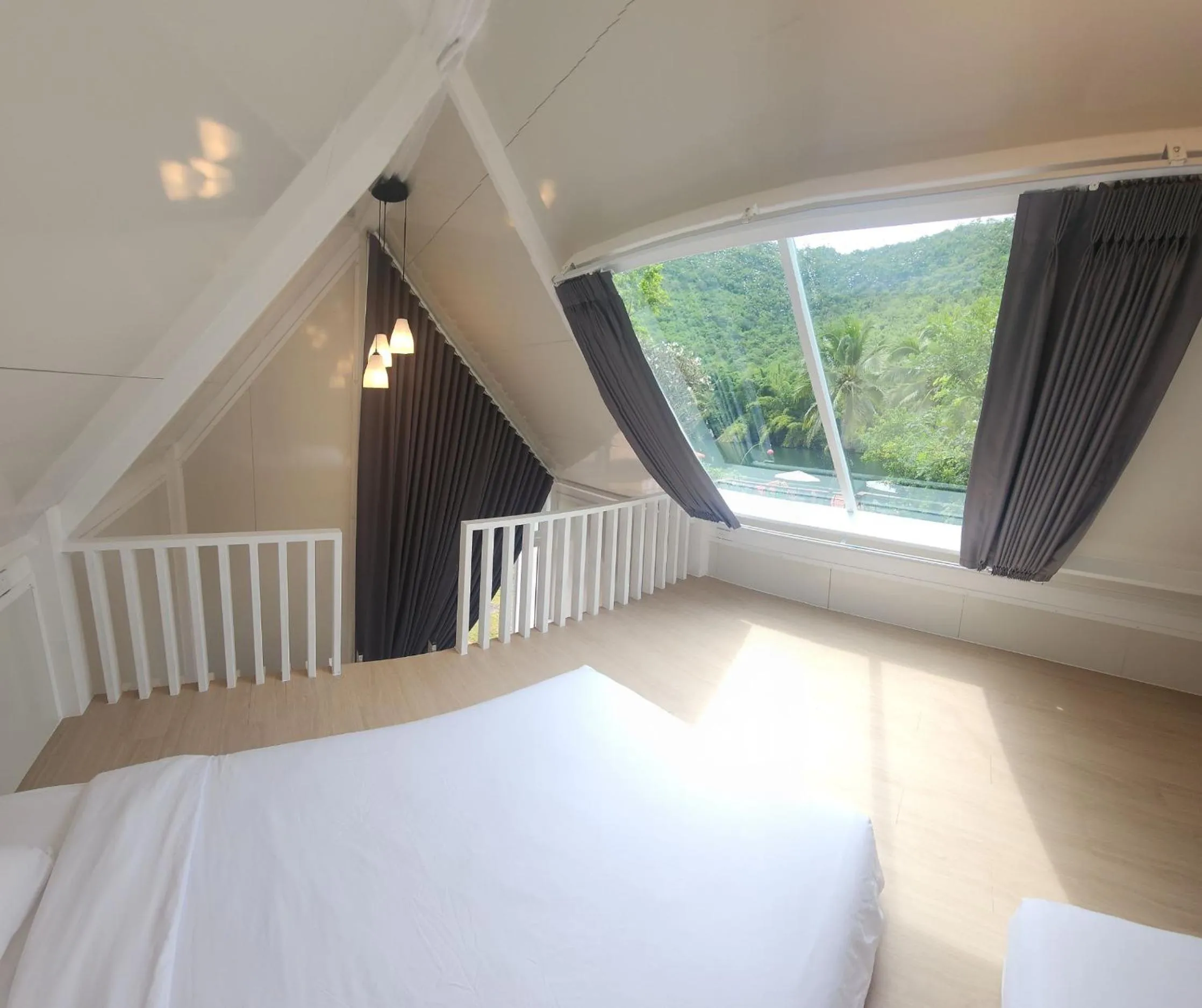 Bed in Lake Hill Resort Kanchanaburi