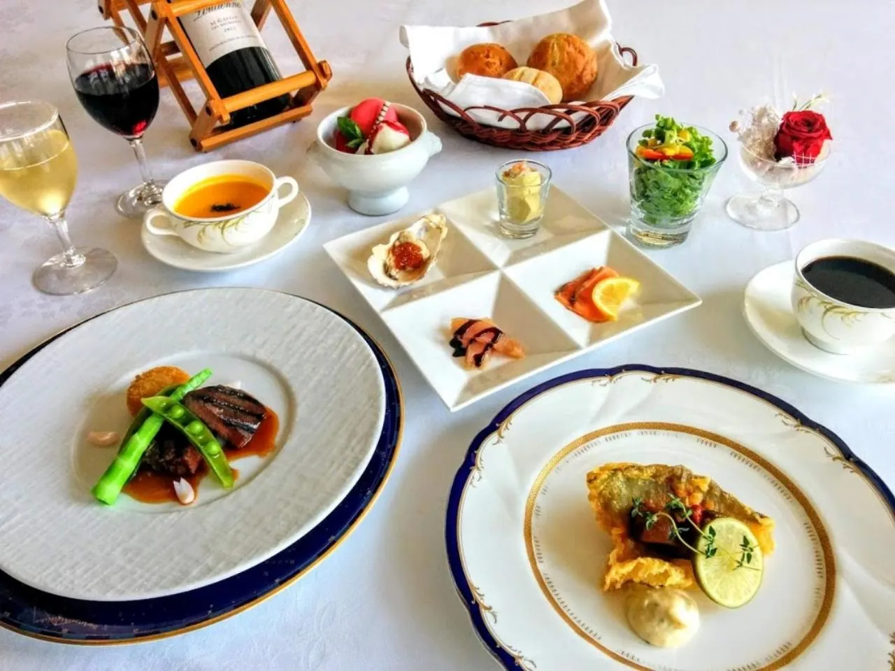 Dining area in glampark Monte Rosa Hyogo