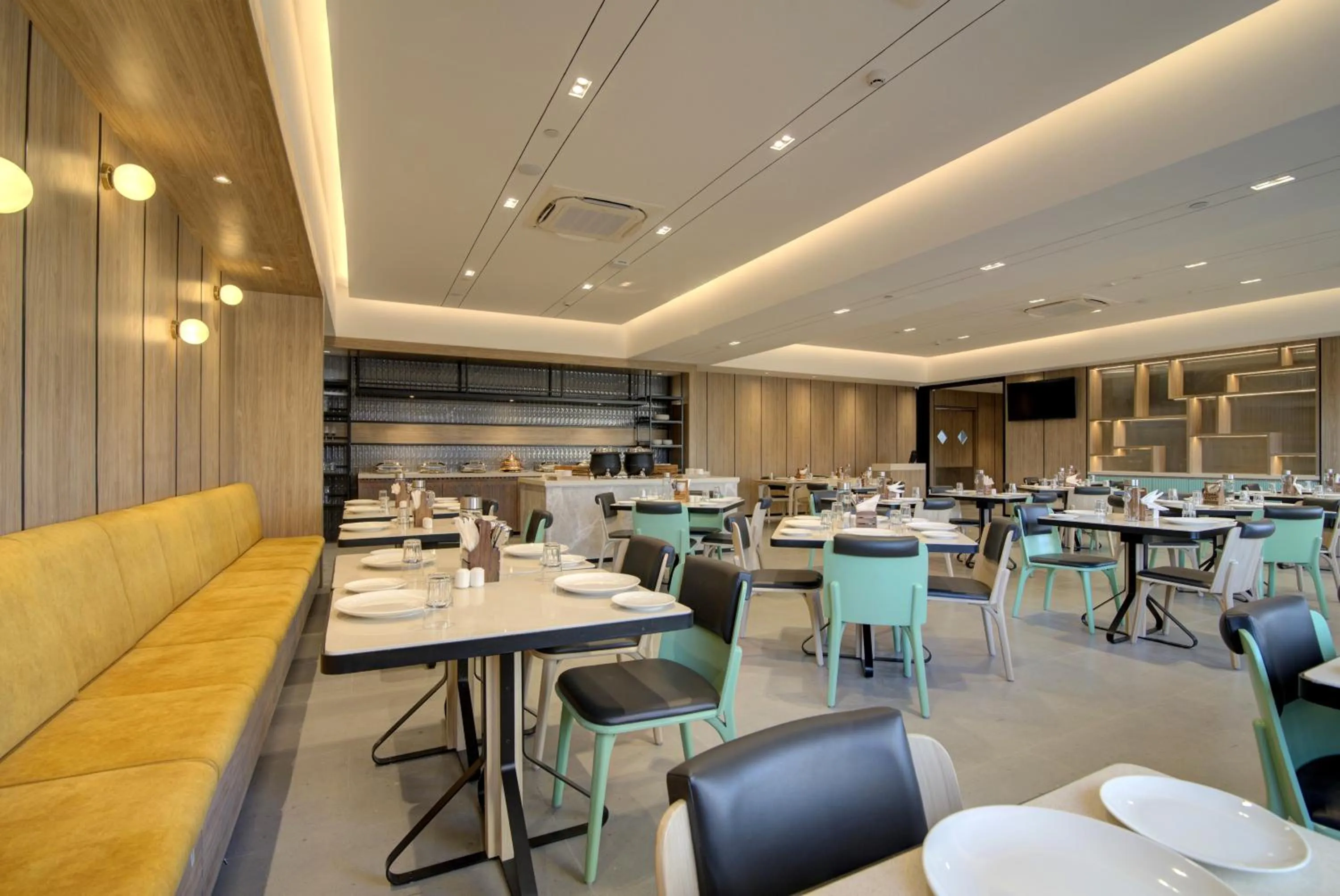 Restaurant/places to eat in 7 Apple Hotel Pratap Nagar, Jaipur