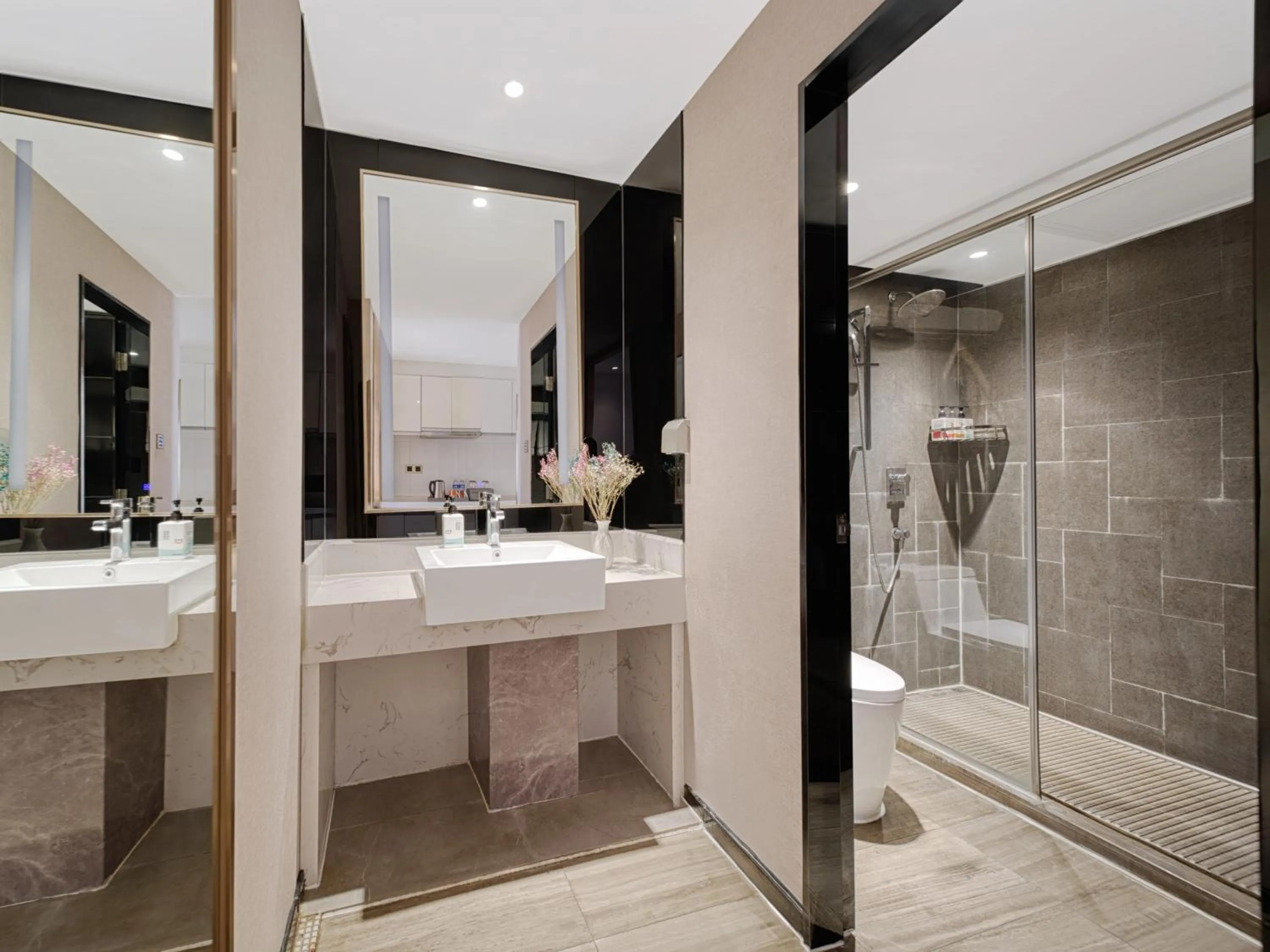 Shower in Yishang Hotel - Guangzhou Railway Station Yuexiu Park Subway Station