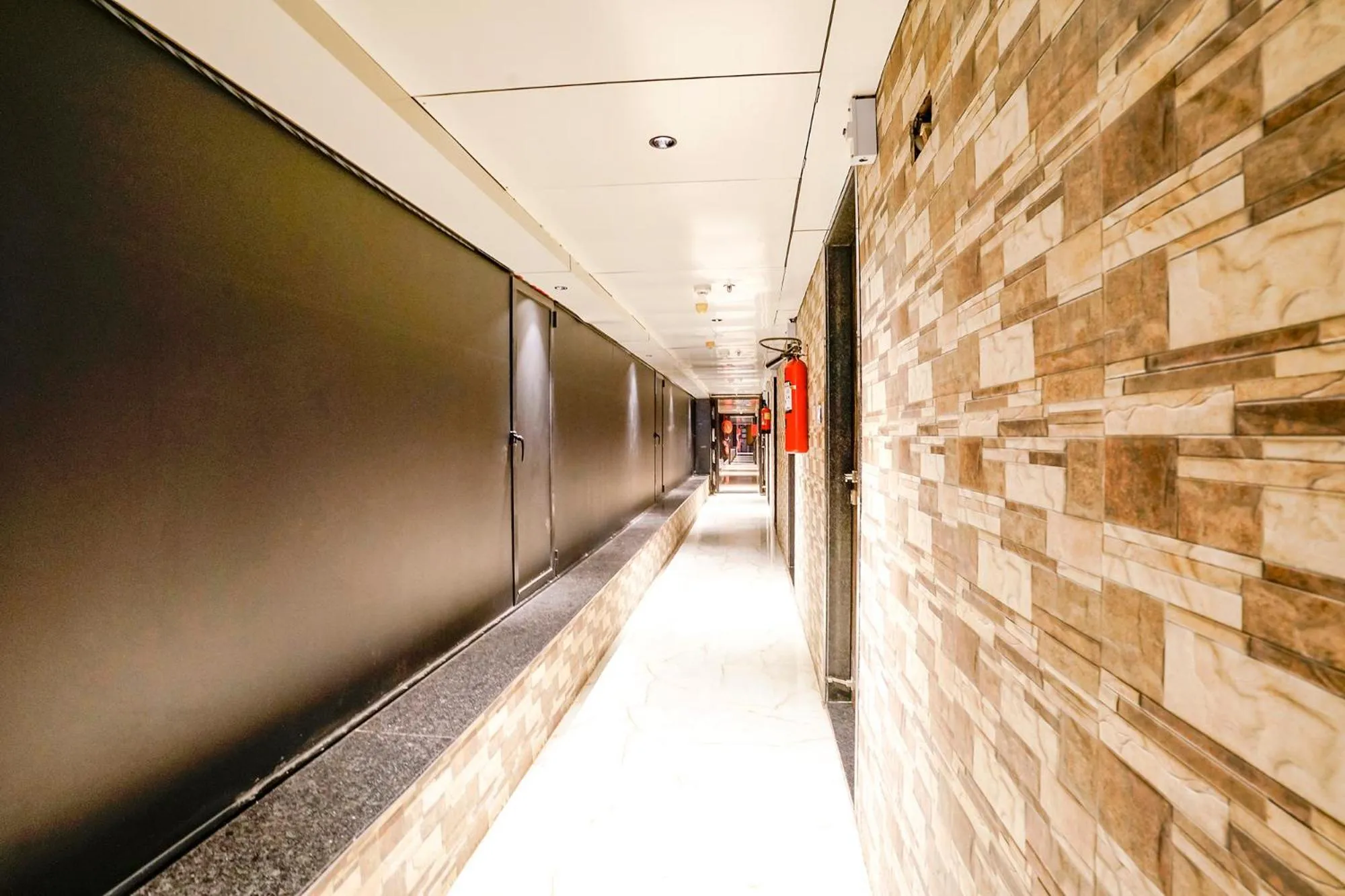 Lobby or reception in FabHotel Prime Welcome Palace - Inside Chandni Chowk Complex