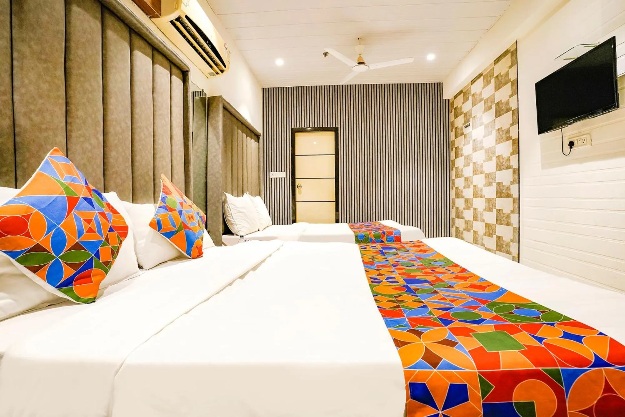 Bed in FabHotel Prime Welcome Palace - Inside Chandni Chowk Complex