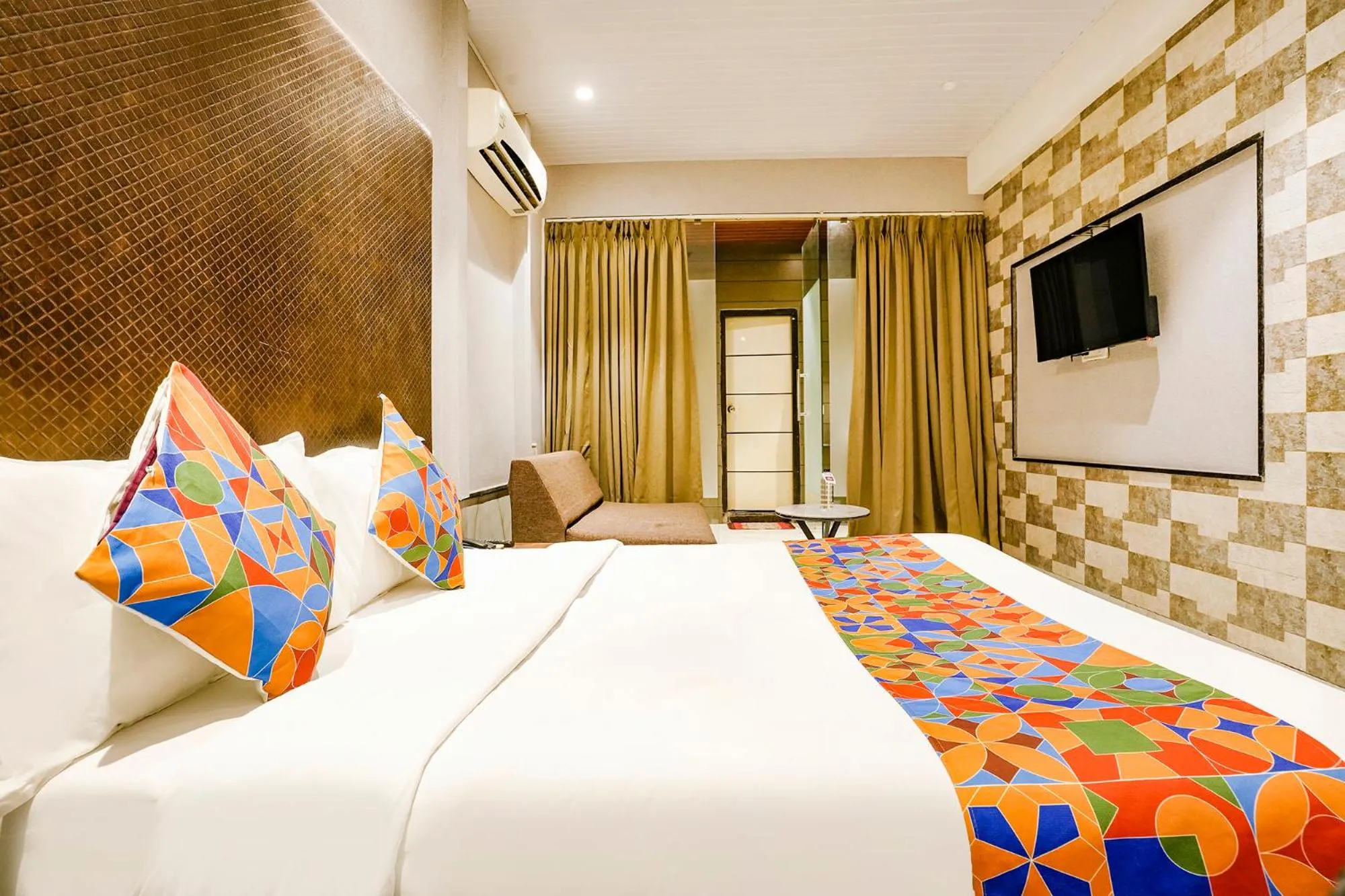 Bed in FabHotel Prime Welcome Palace - Inside Chandni Chowk Complex