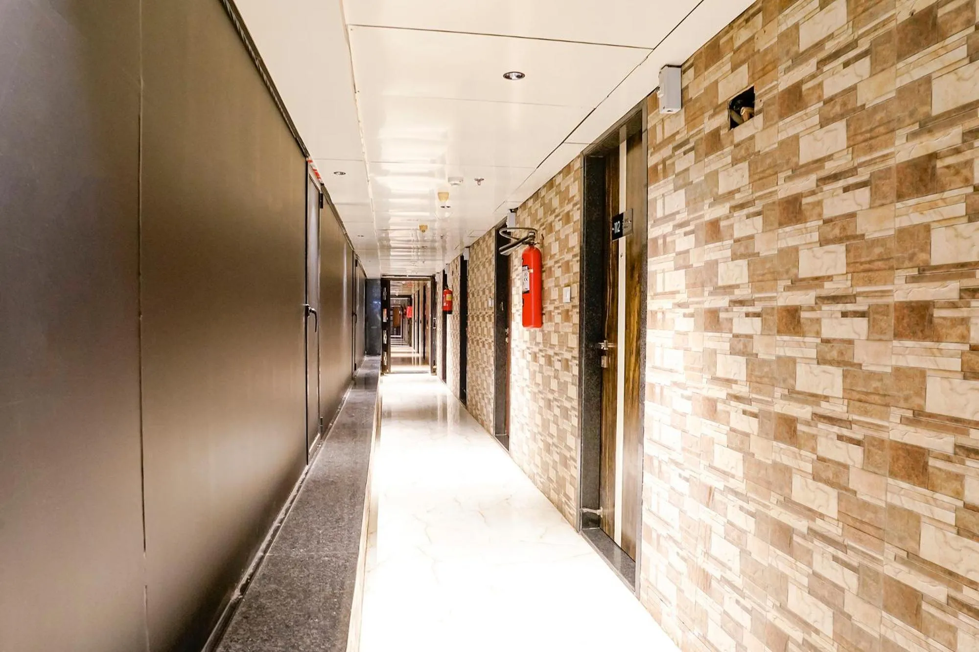 Lobby or reception in FabHotel Prime Welcome Palace - Inside Chandni Chowk Complex