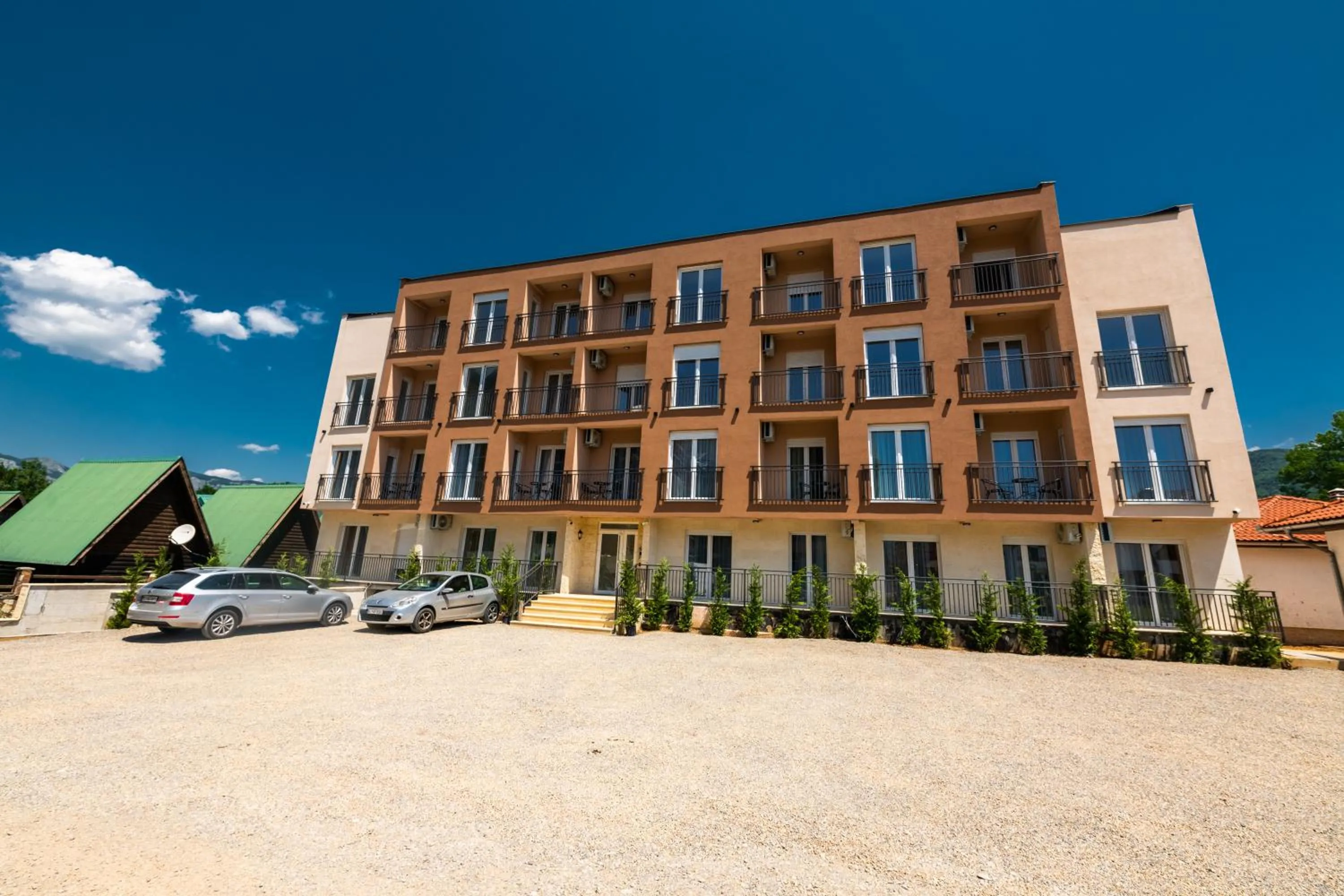 Parking in Pini Apart-hotel