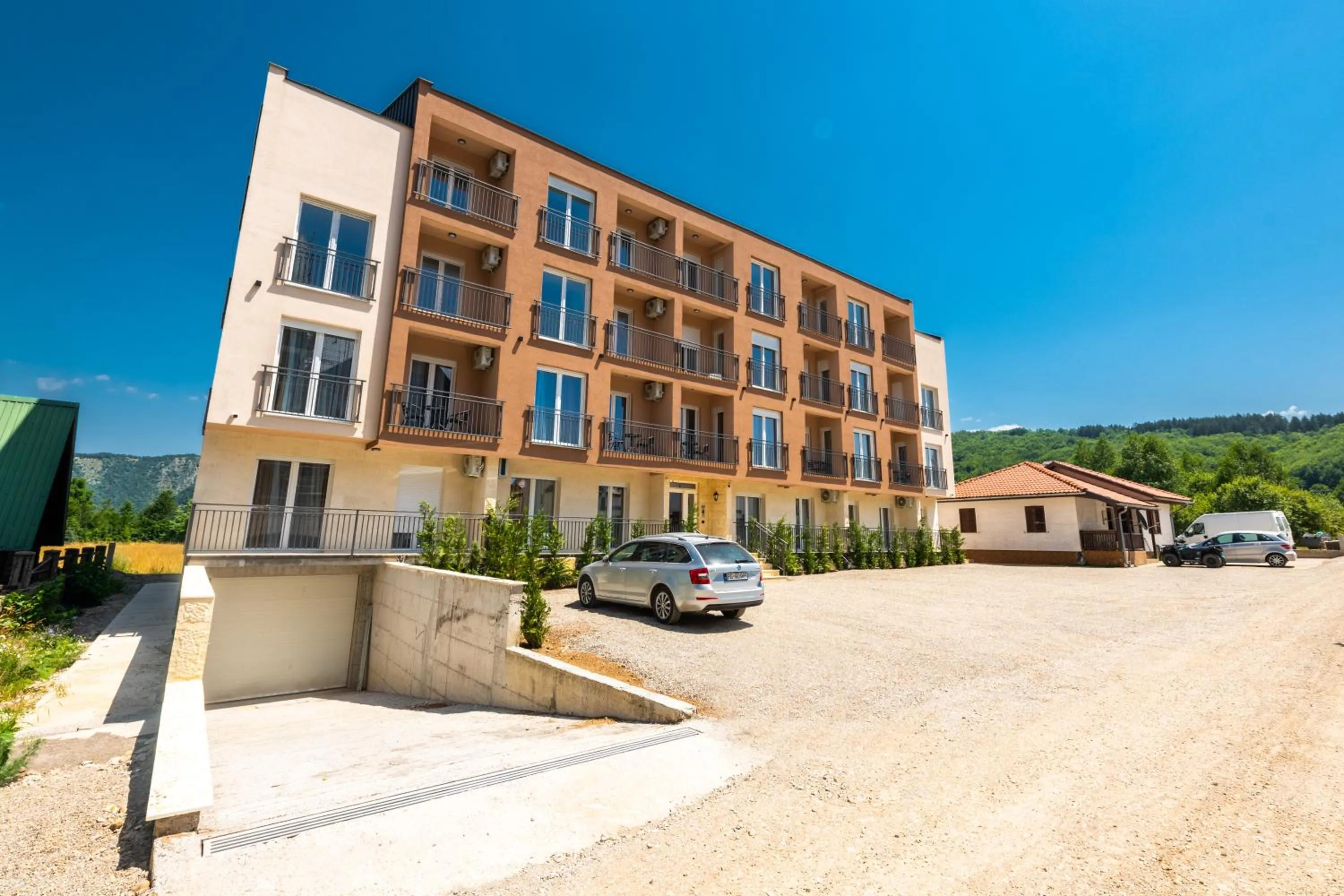 Facade/entrance in Pini Apart-hotel