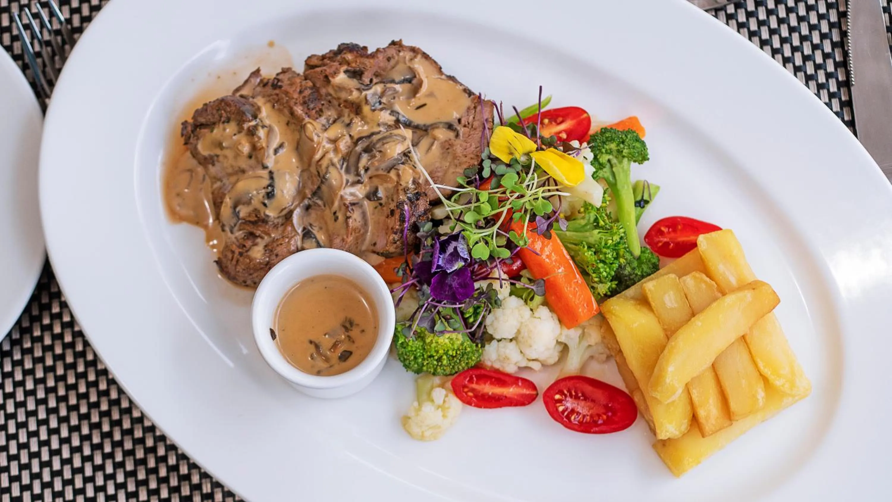 Food and drinks in Saggys Suites Hotel & Spa