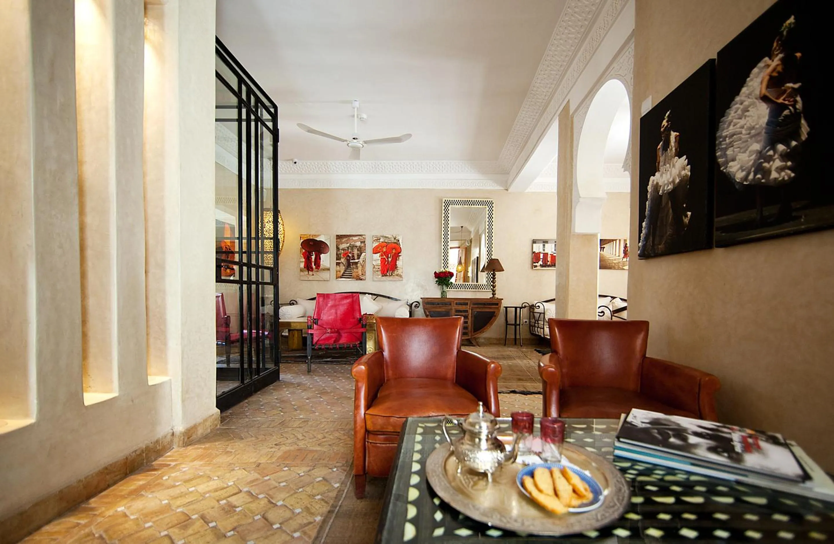 Communal lounge/ TV room in Riad Dar Justo Hotel Boutique & Spa