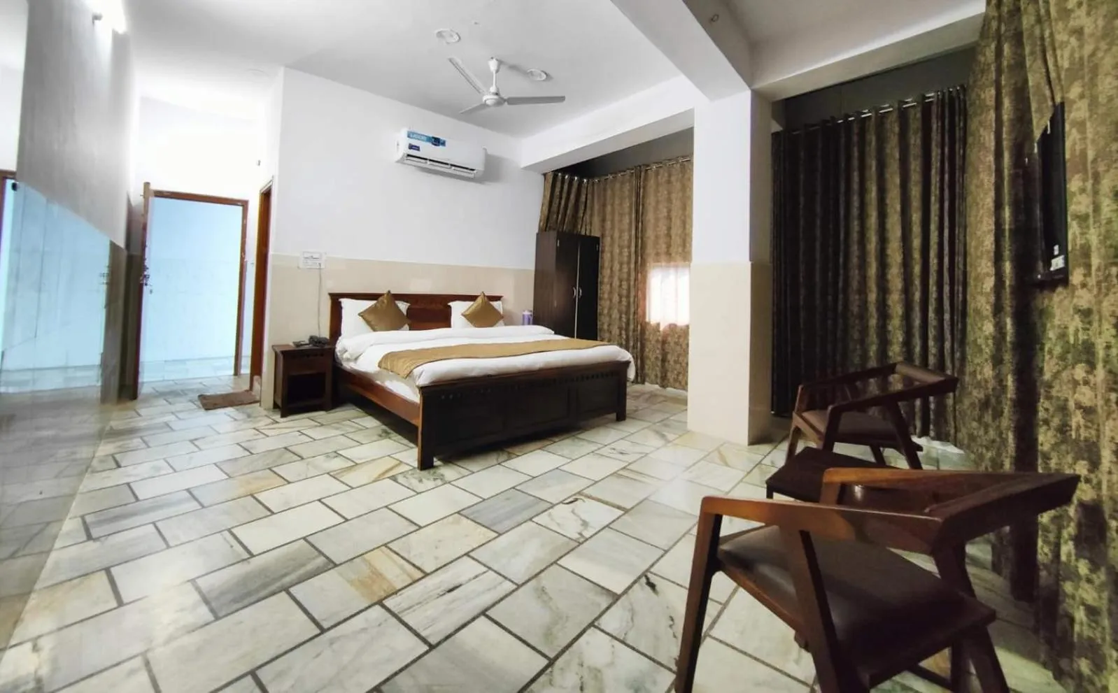 Photo of the whole room, Bed in Relax Inn