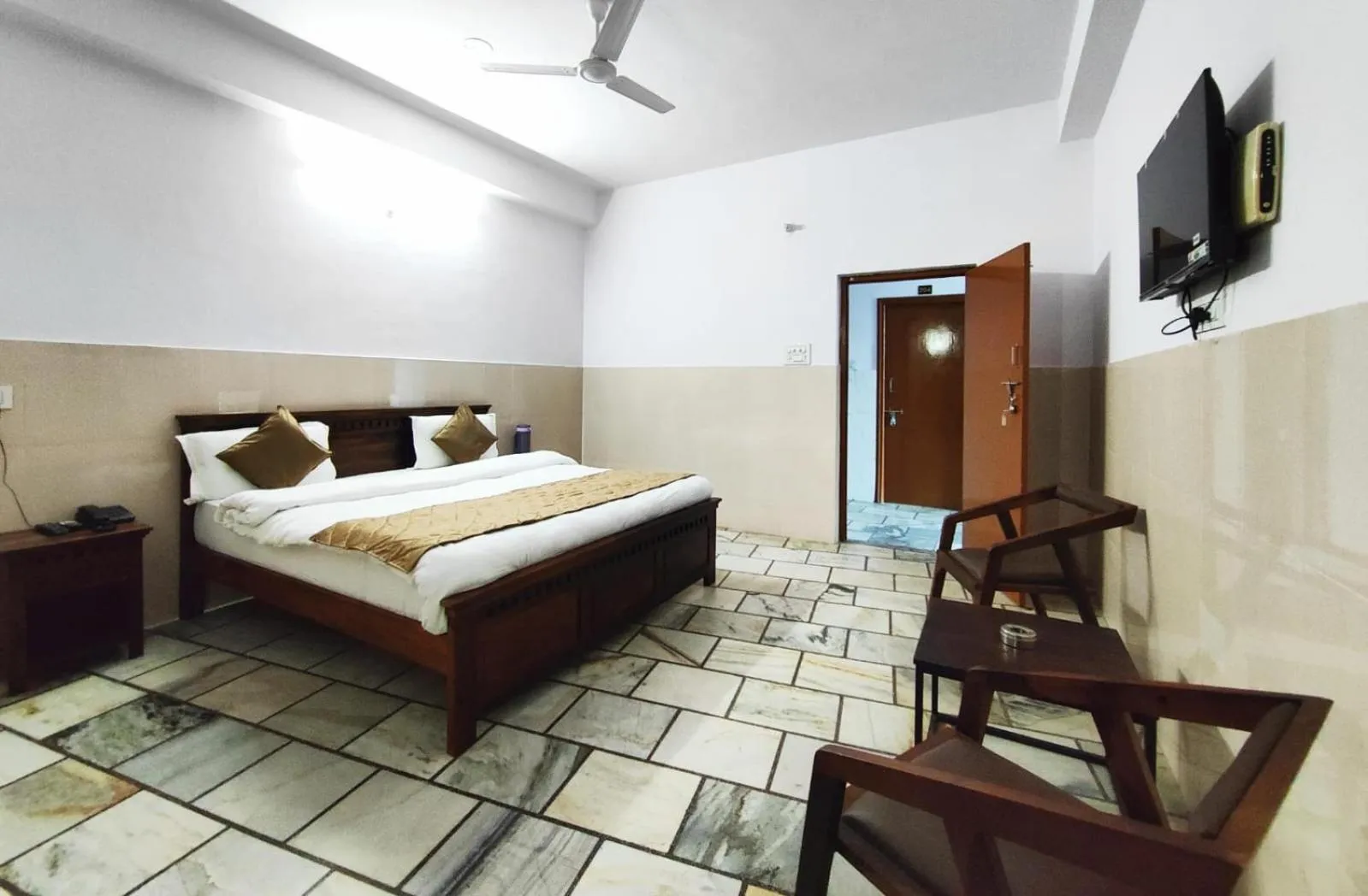 Photo of the whole room, Bed in Relax Inn