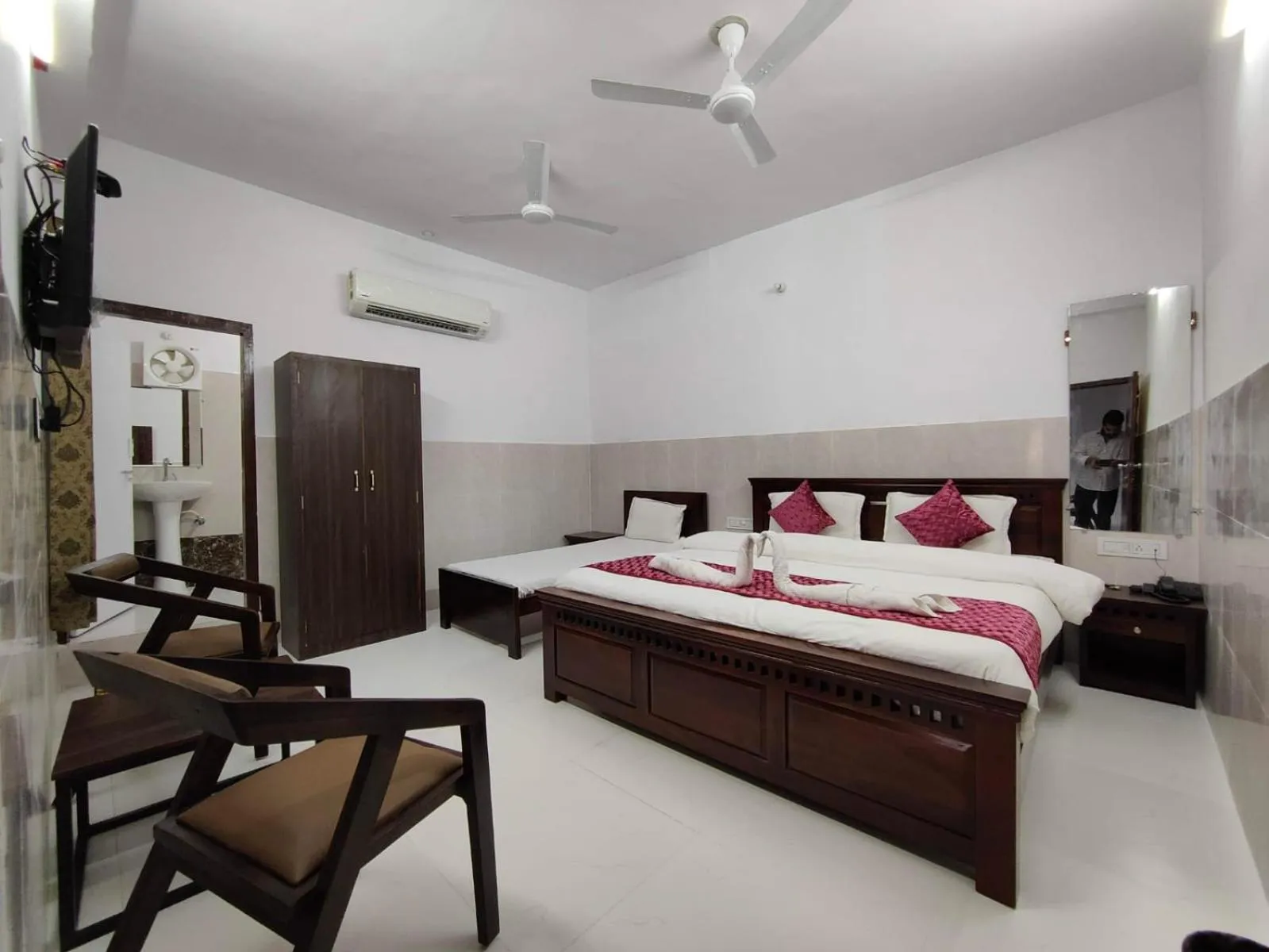 Photo of the whole room, Bed in Relax Inn