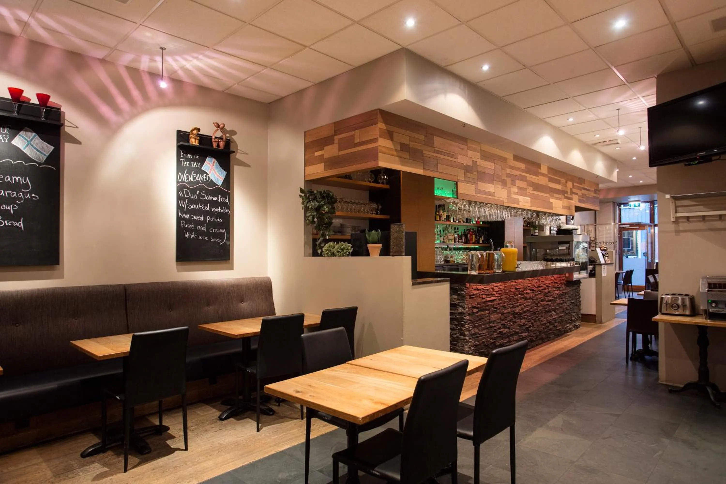 Restaurant/places to eat in Hotel Frón