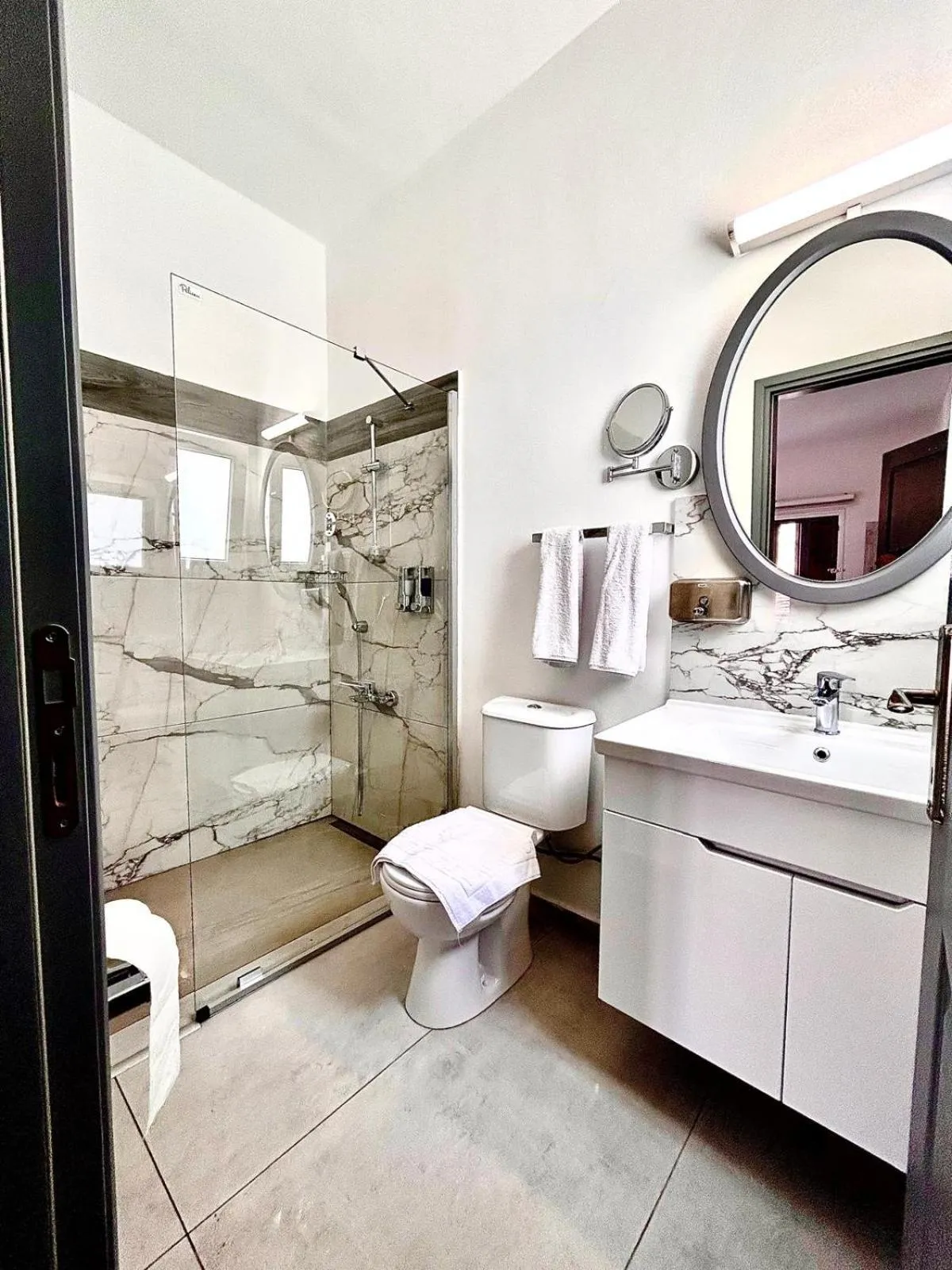 Shower in Royal Goddess Guest House, Walled City