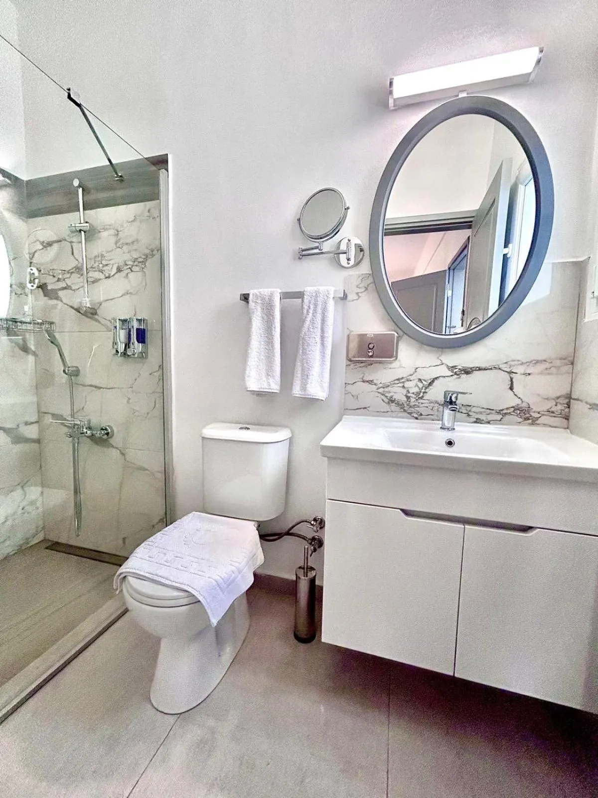 Shower in Royal Goddess Guest House, Walled City