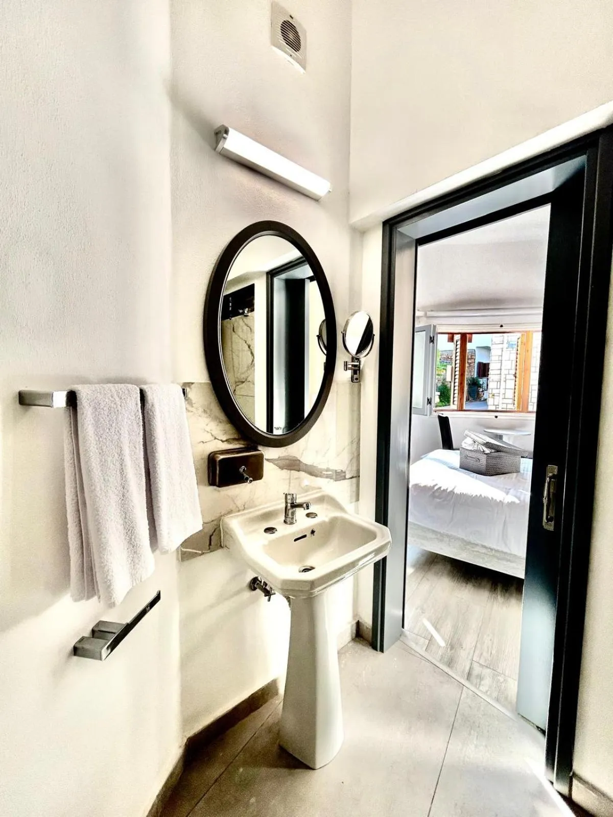 Bathroom, Bed in Royal Goddess Guest House, Walled City