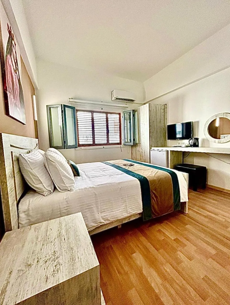 Photo of the whole room, Bed in Royal Goddess Guest House, Walled City