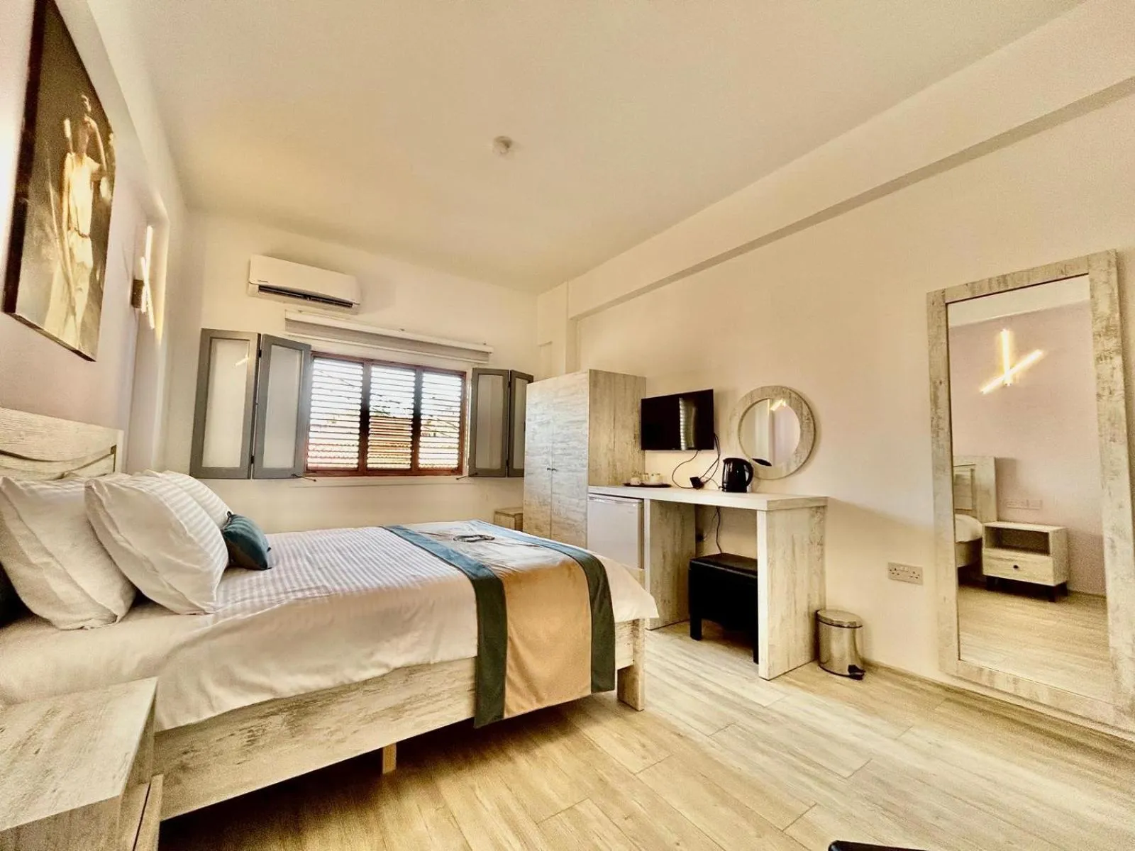 TV and multimedia, Bed in Royal Goddess Guest House, Walled City