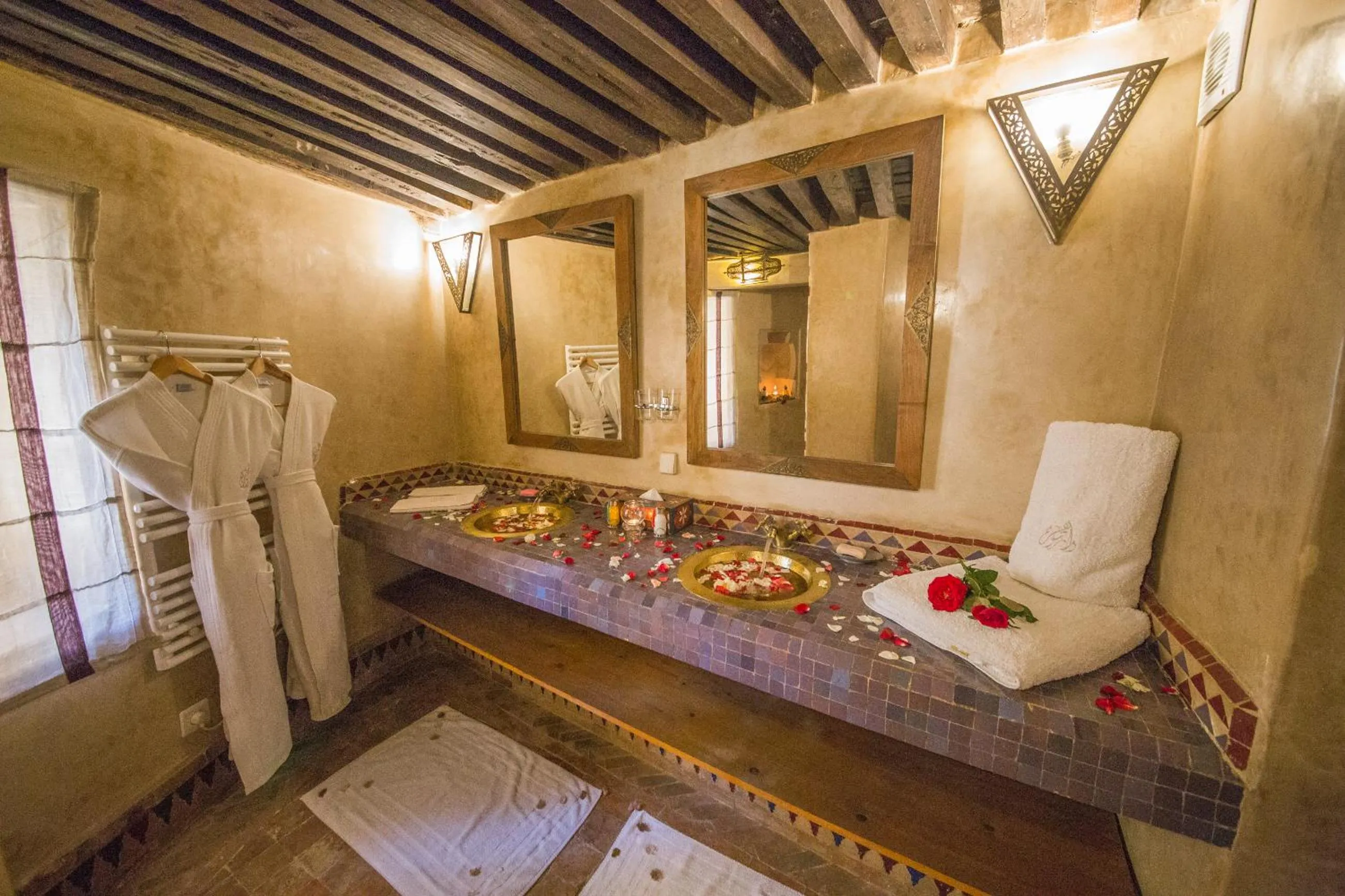 Bathroom, Bed in Dar victoria