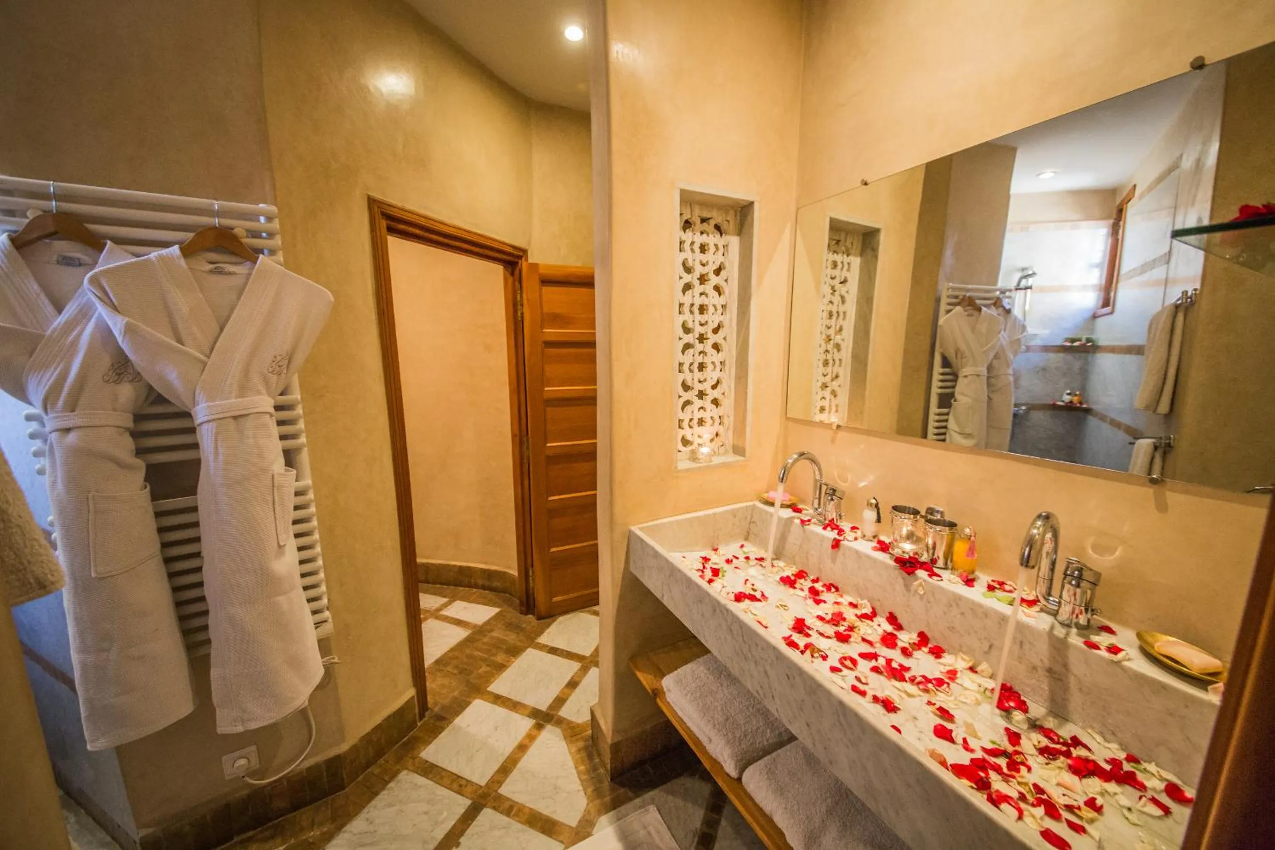 Shower in Dar victoria