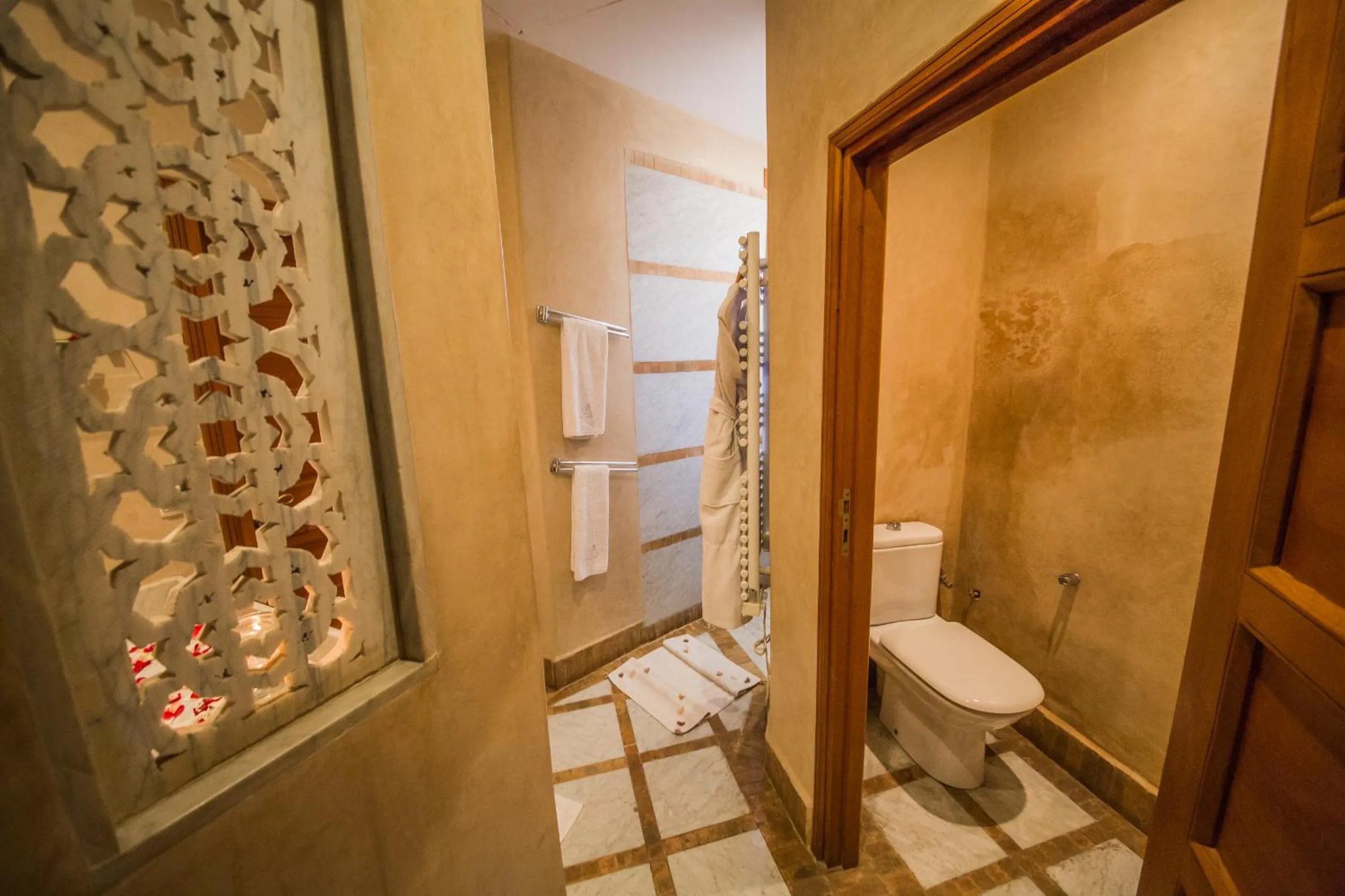 Shower in Dar victoria