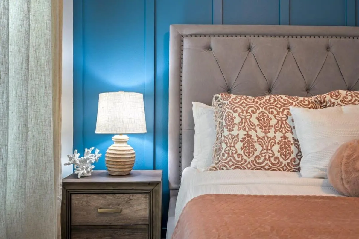 Bed in Brand New Corner Lot Pond View Vacation Home