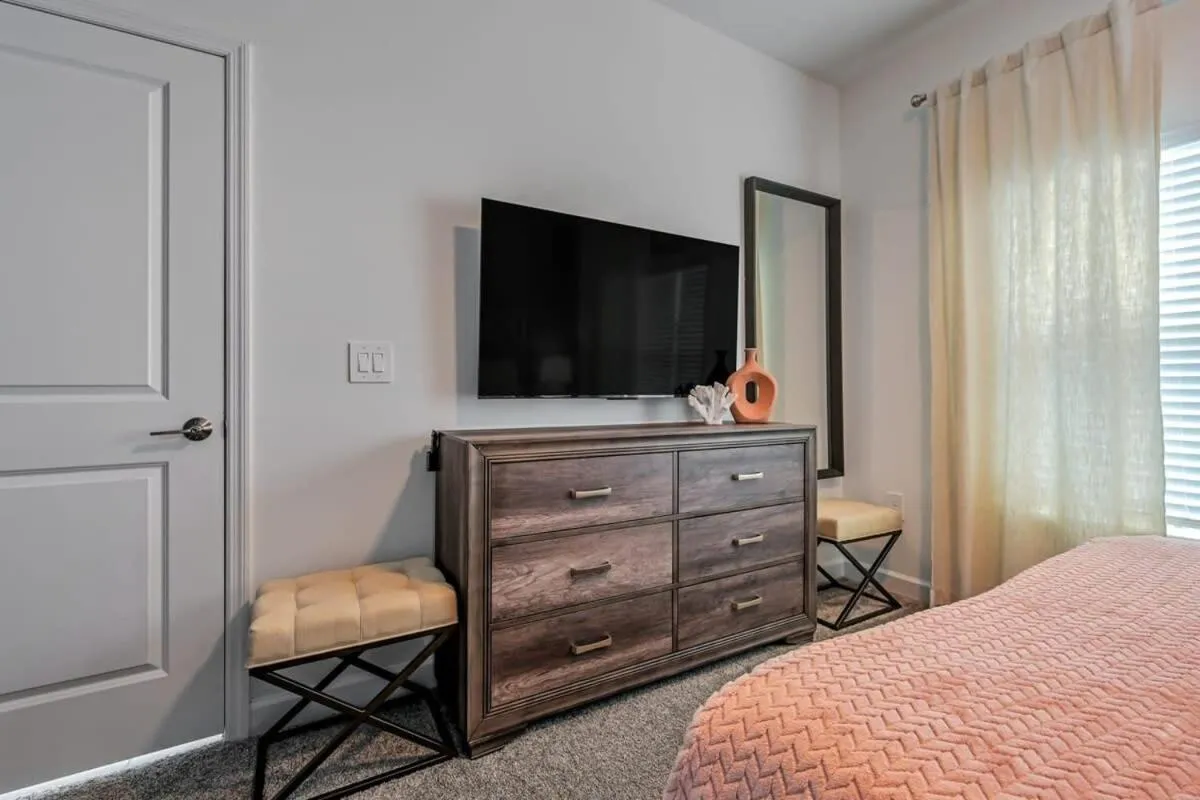 Bed in Brand New Corner Lot Pond View Vacation Home